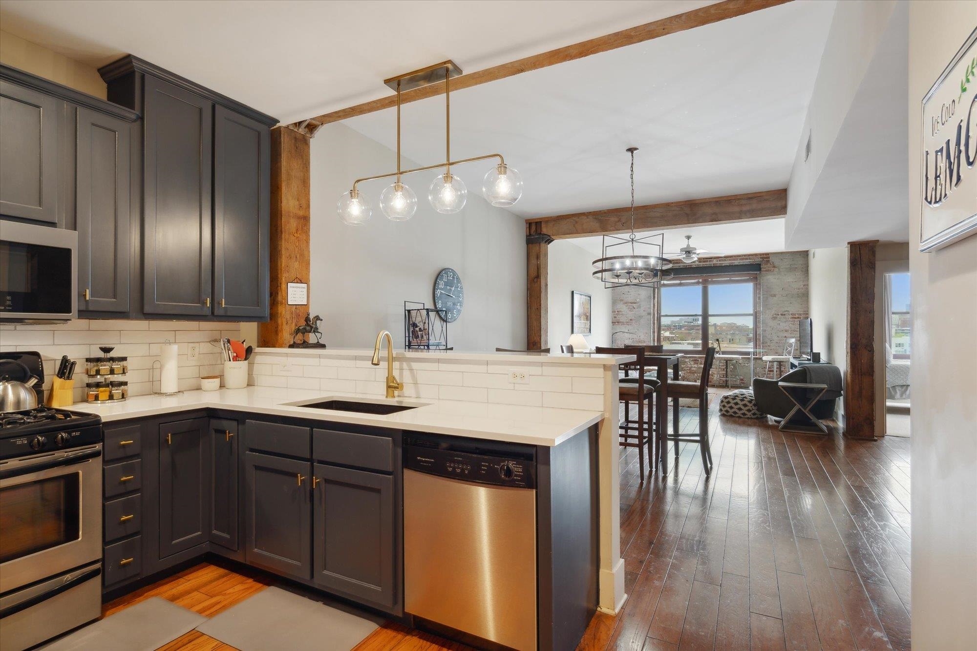 137 E G E PATTERSON AVE Unit: 402