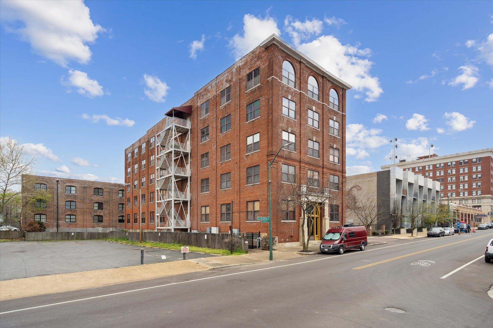 137 E G E PATTERSON AVE Unit: 402