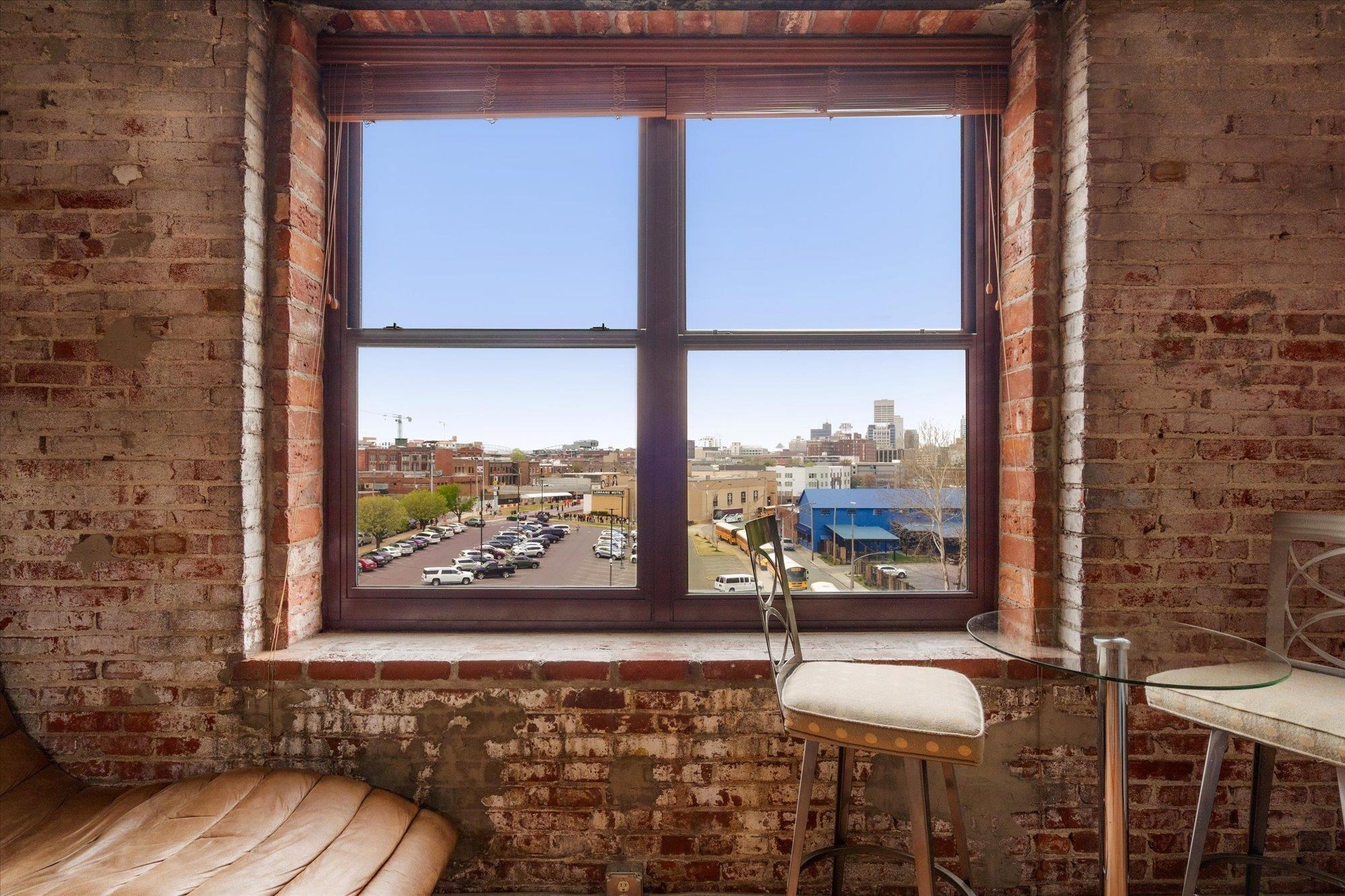 137 E G E PATTERSON AVE Unit: 402