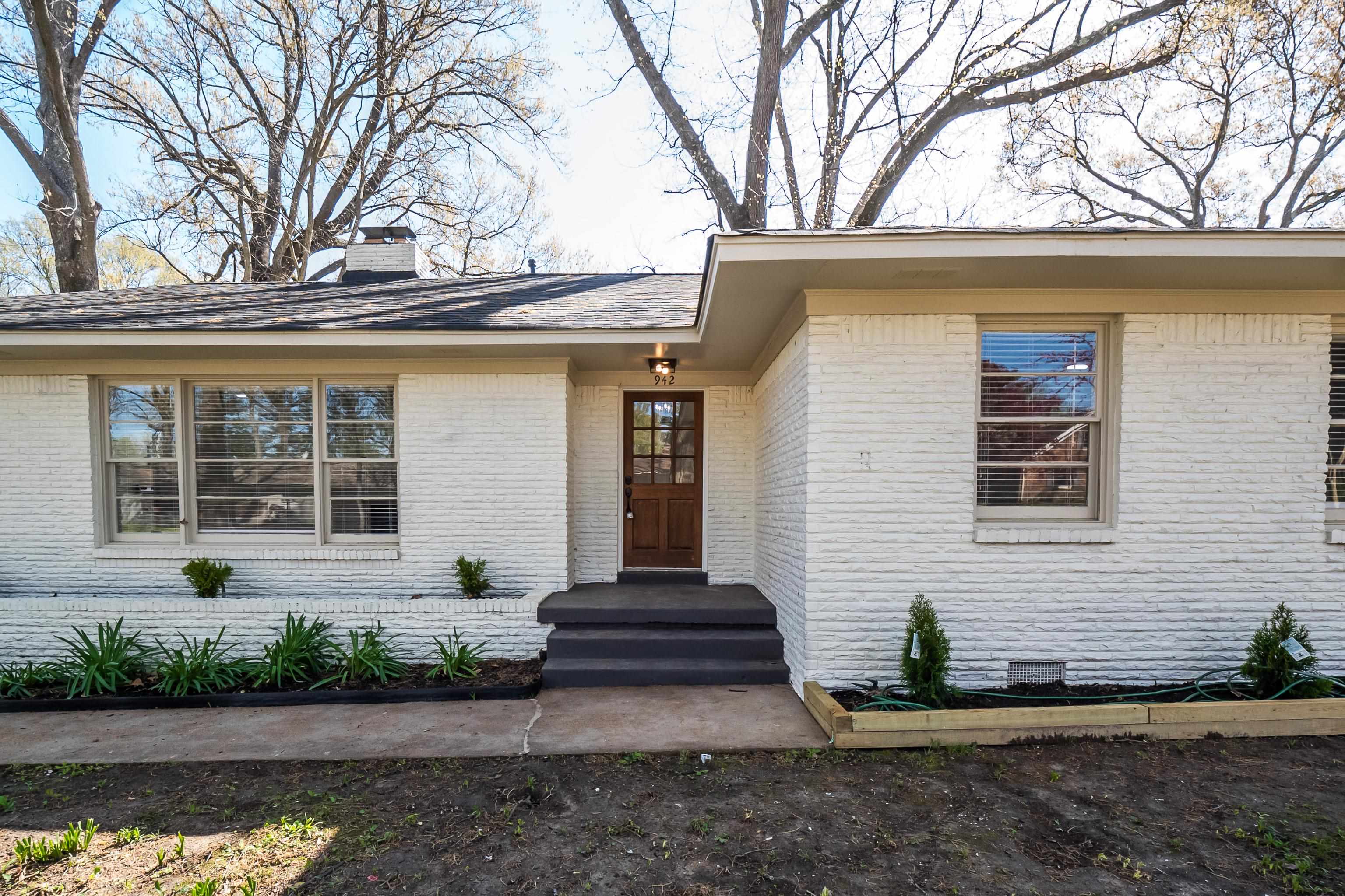 942 HIAWATHA ST