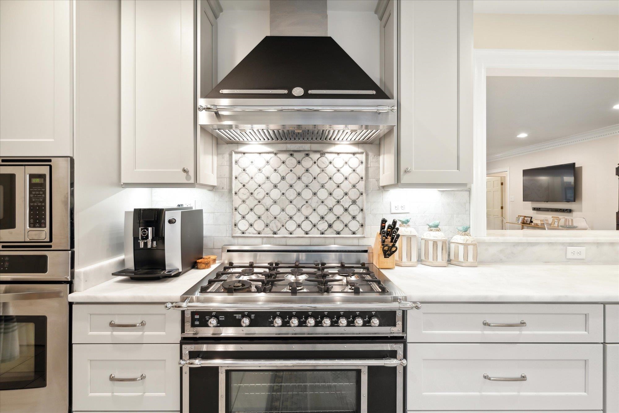 6387 BROOKS MANOR CV