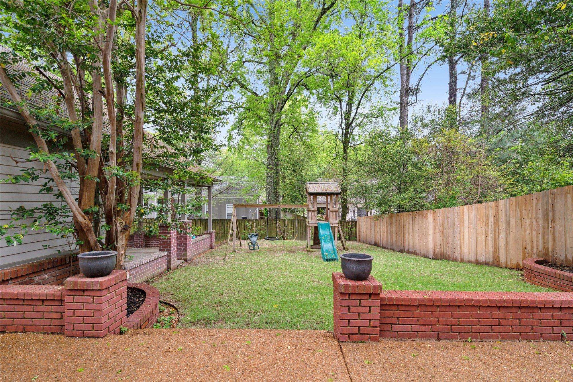 6387 BROOKS MANOR CV