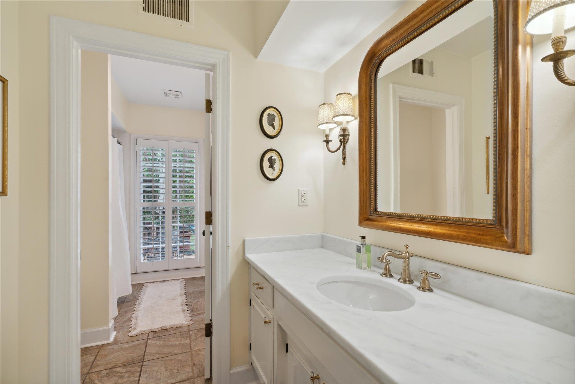 6387 BROOKS MANOR CV