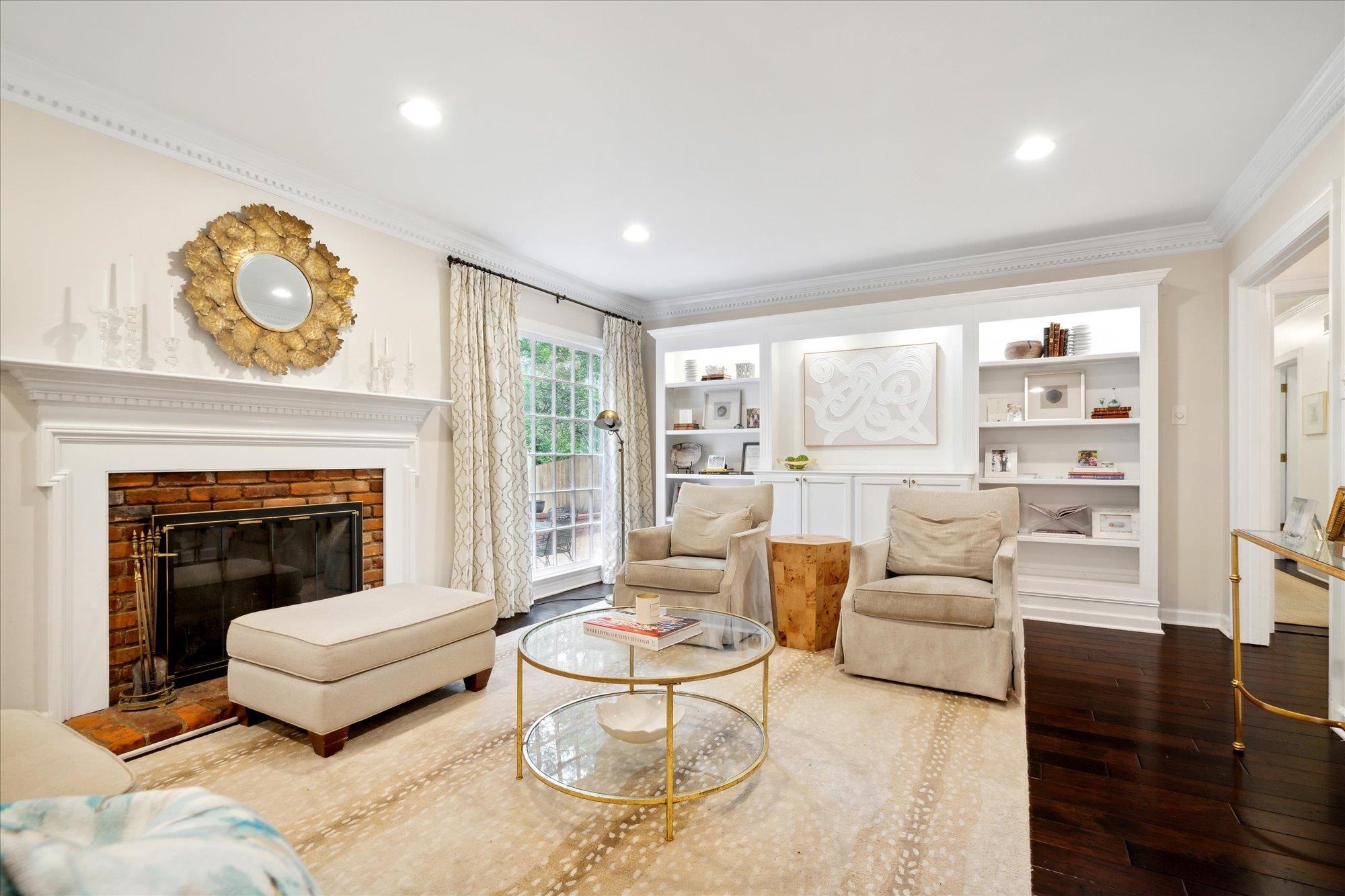 6387 BROOKS MANOR CV