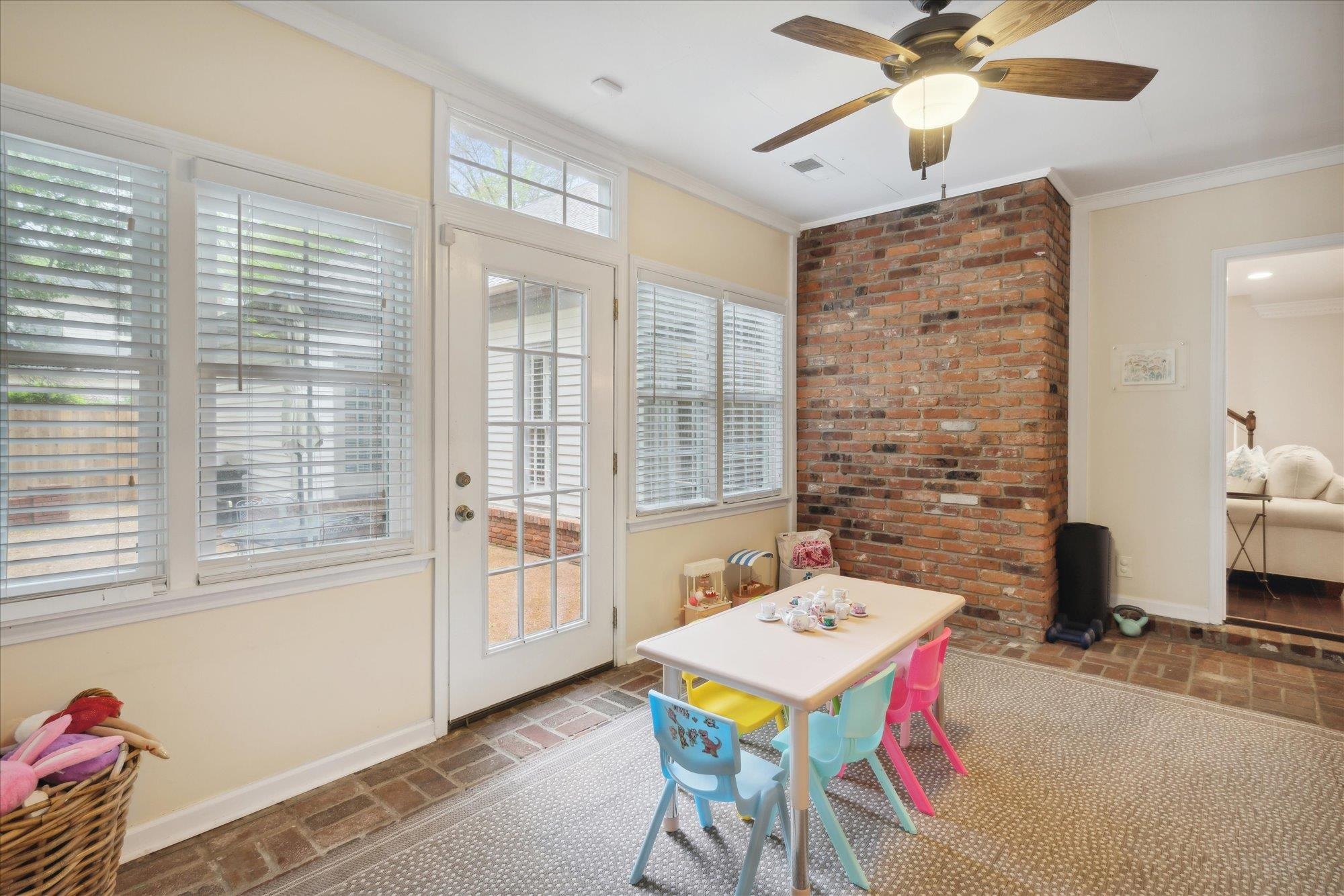 6387 BROOKS MANOR CV