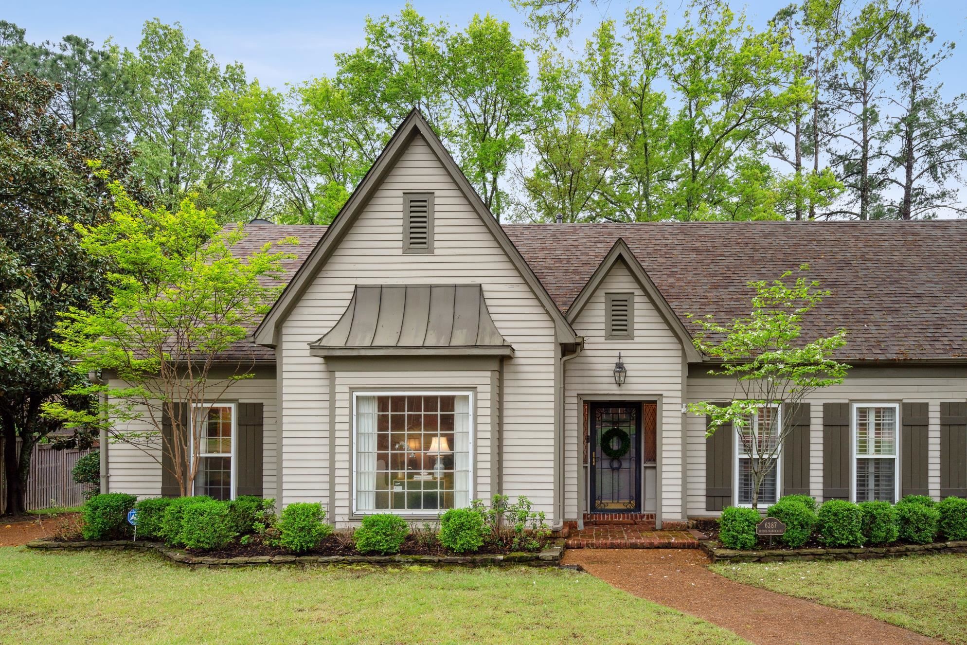 6387 BROOKS MANOR CV