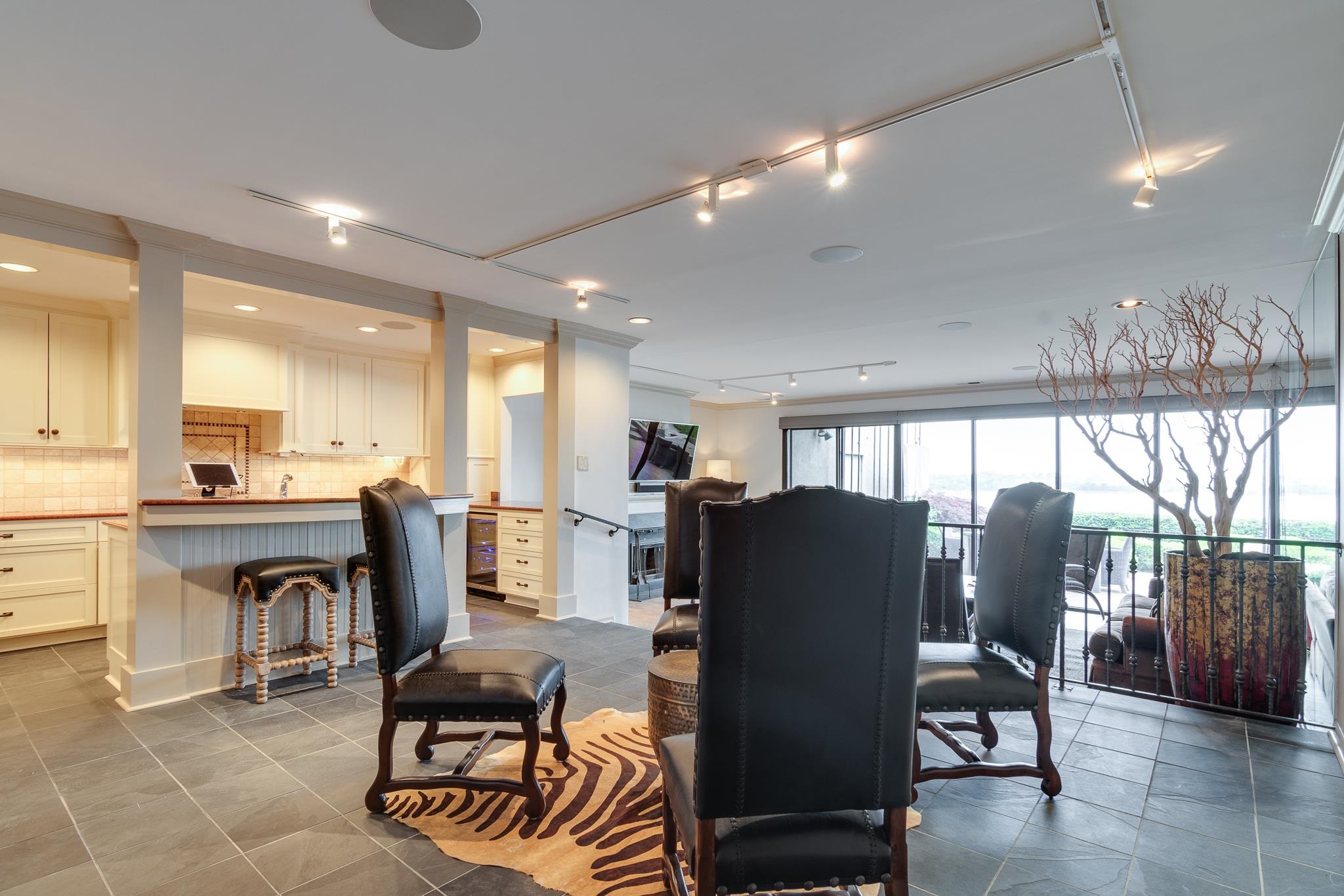 335 RIVERBLUFF PL Unit: 1