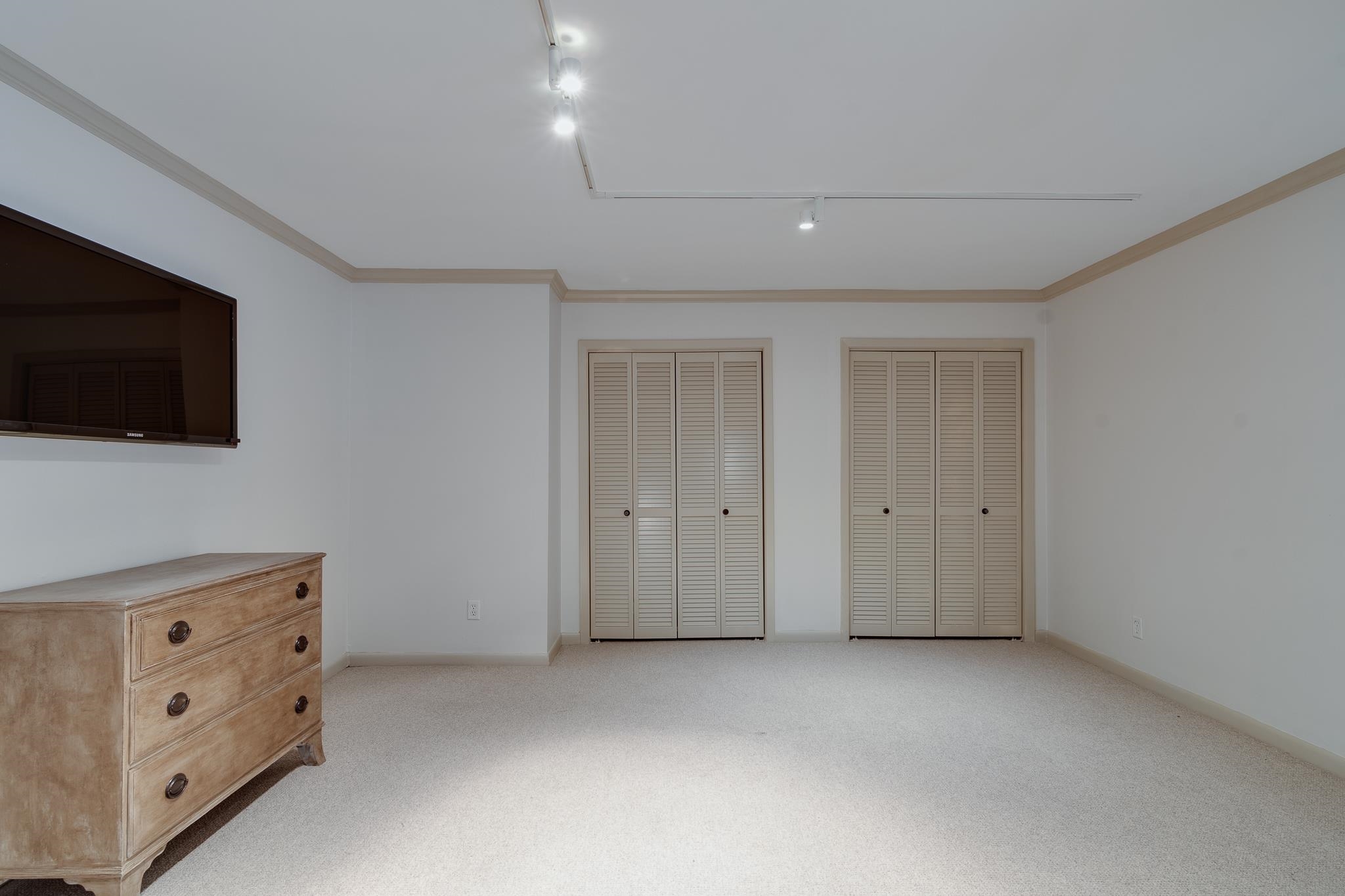 335 RIVERBLUFF PL Unit: 1