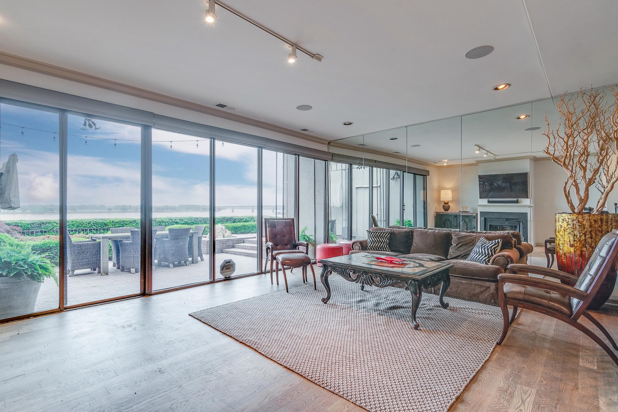 335 RIVERBLUFF PL Unit: 1