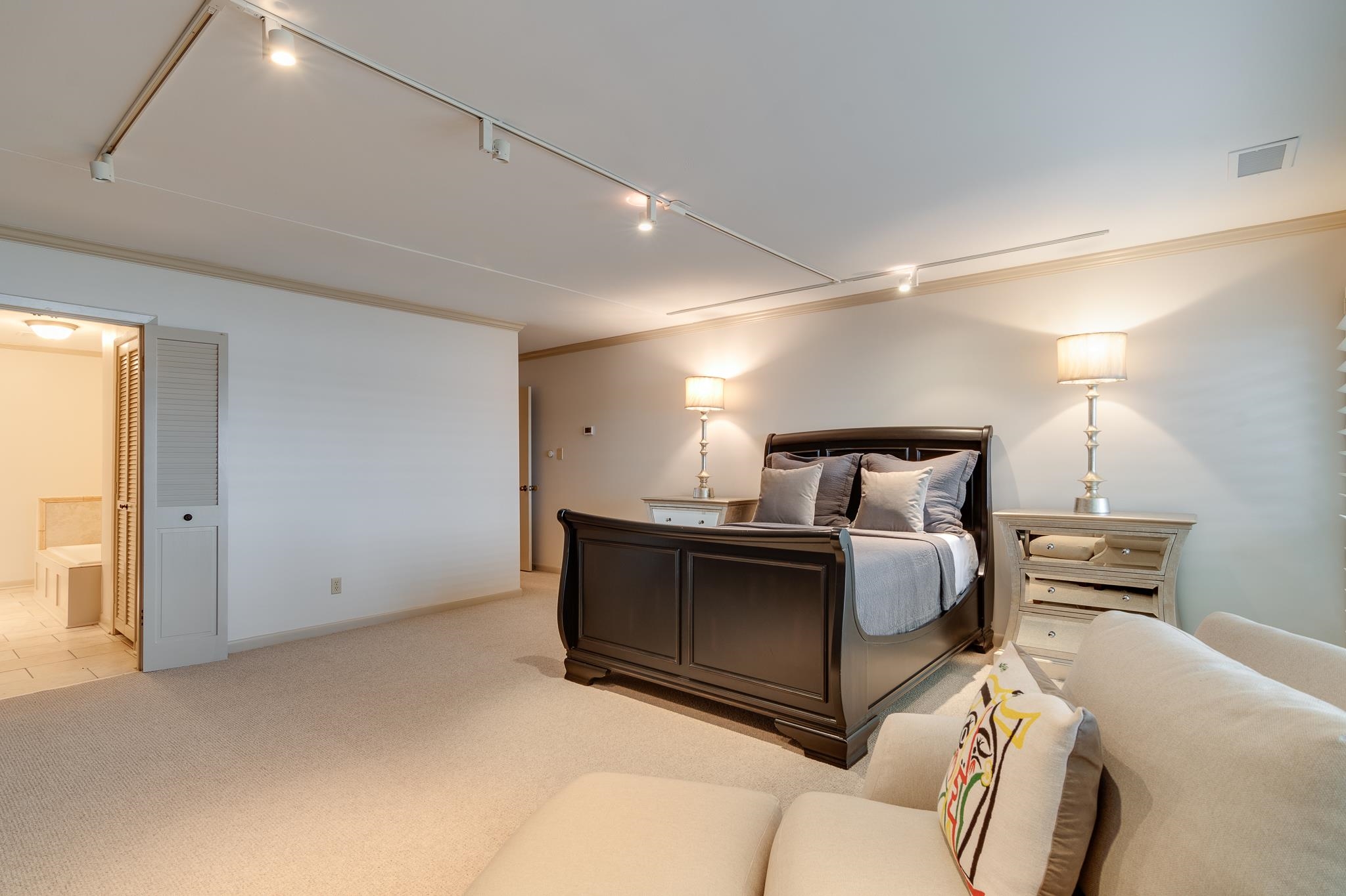 335 RIVERBLUFF PL Unit: 1