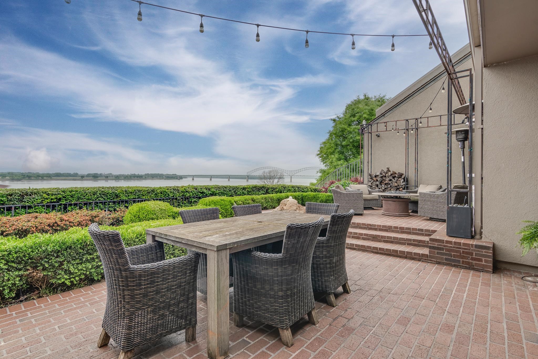 335 RIVERBLUFF PL Unit: 1