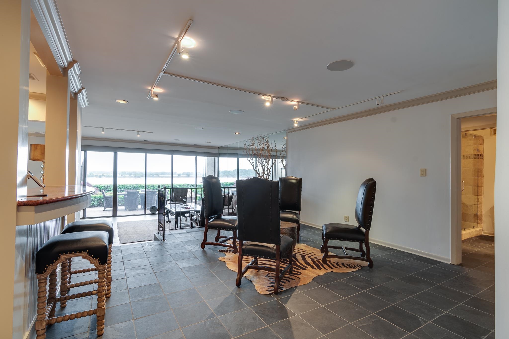 335 RIVERBLUFF PL Unit: 1