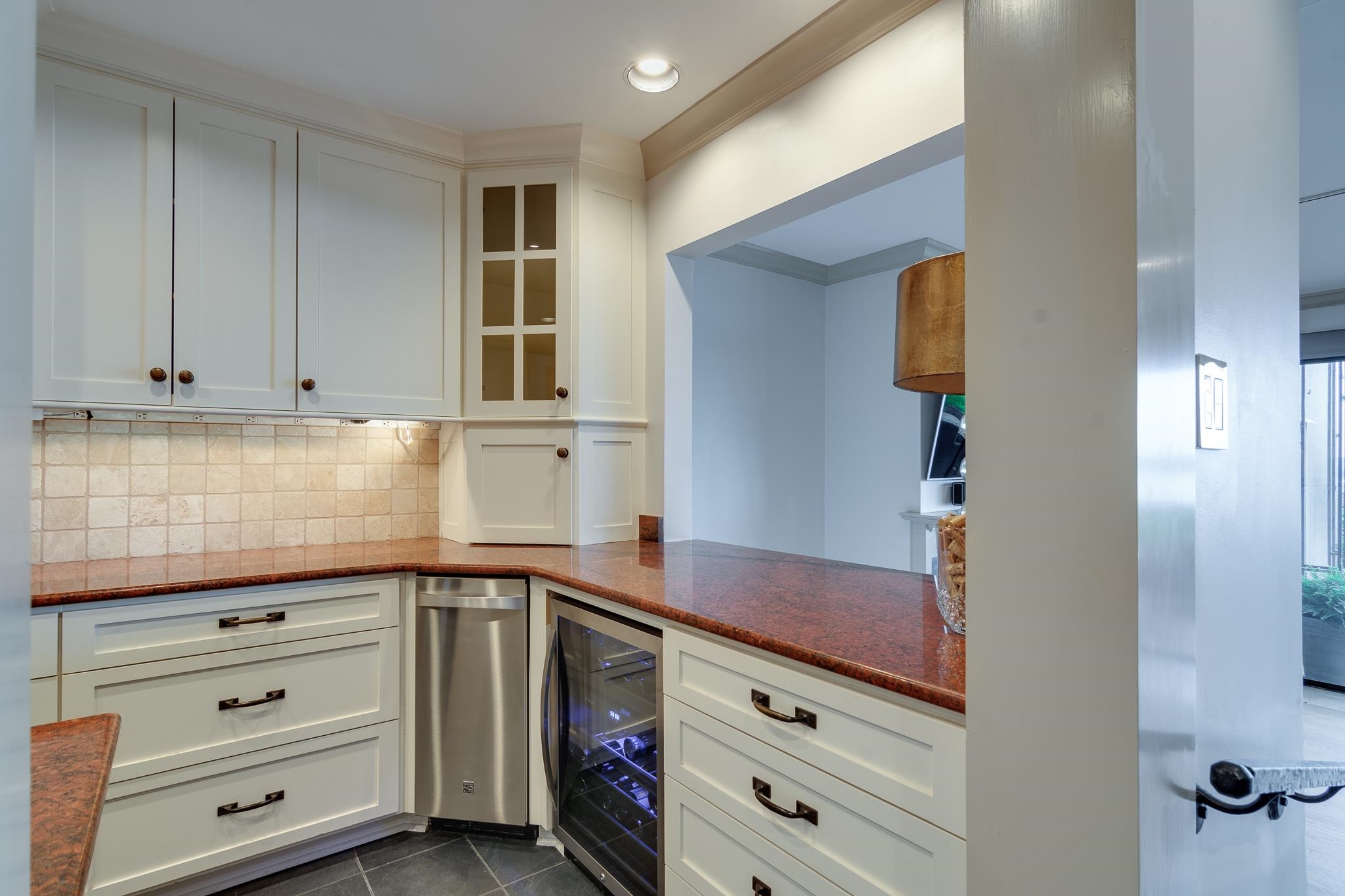 335 RIVERBLUFF PL Unit: 1