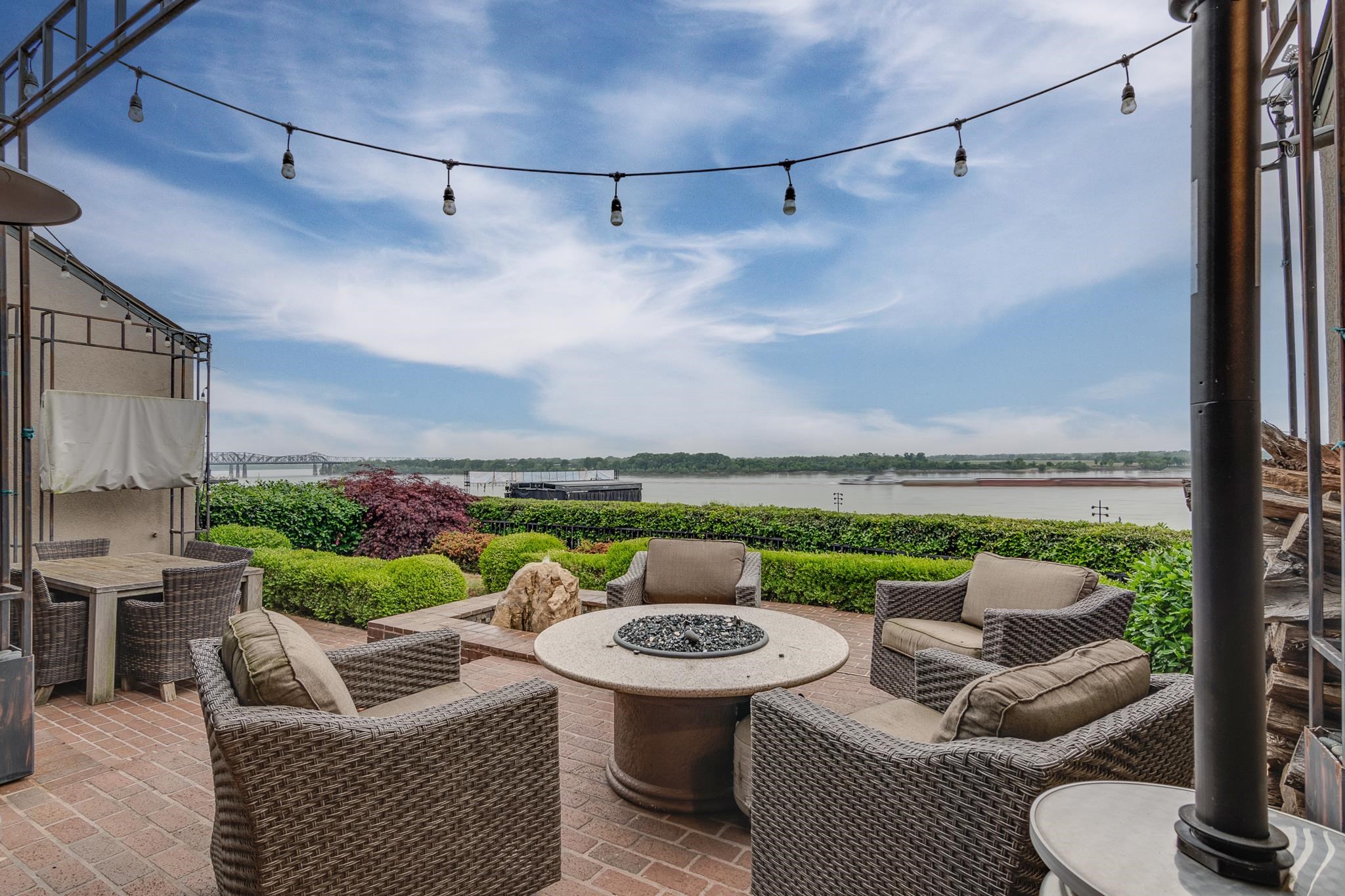 335 RIVERBLUFF PL Unit: 1