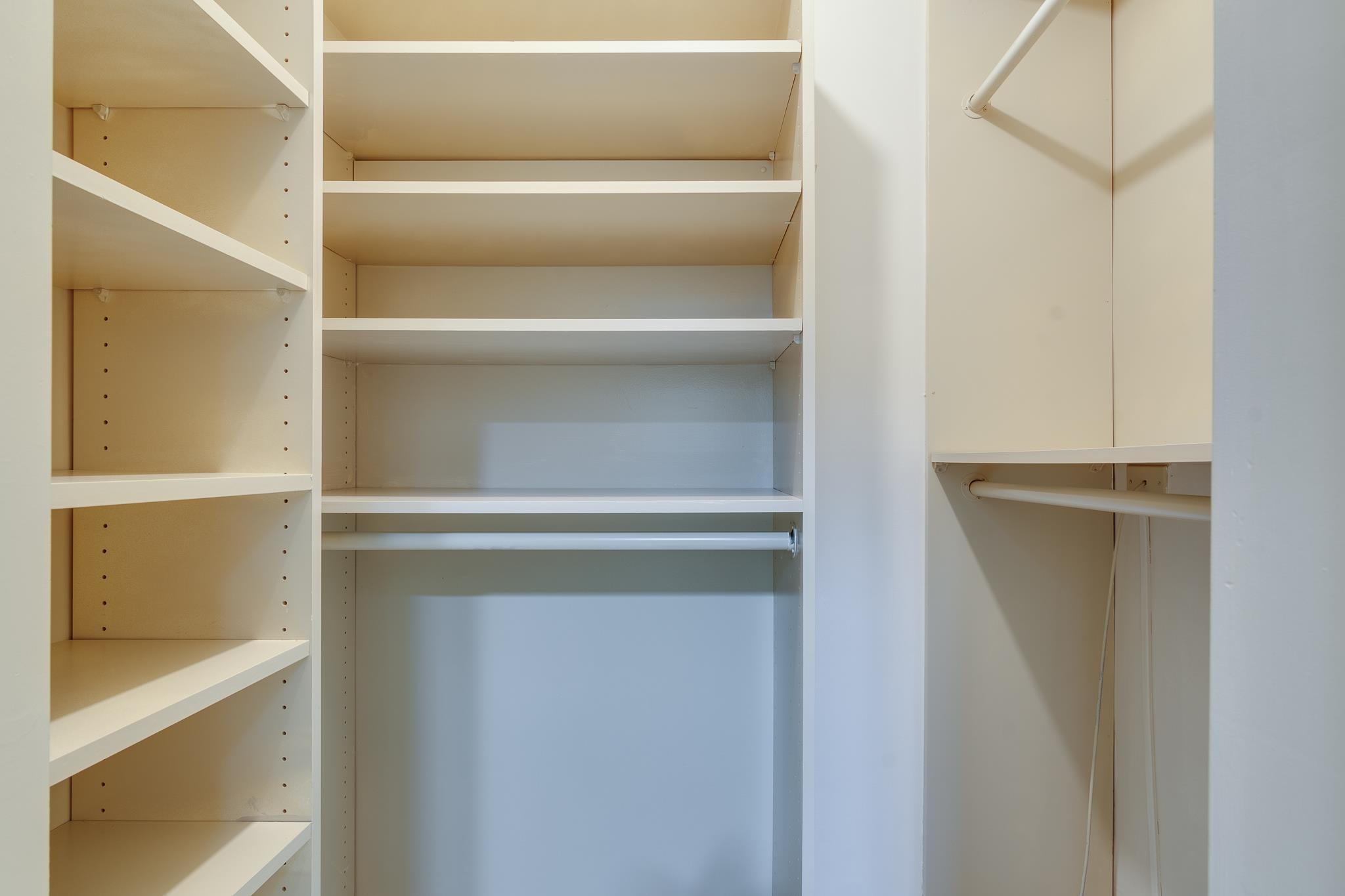 335 RIVERBLUFF PL Unit: 1