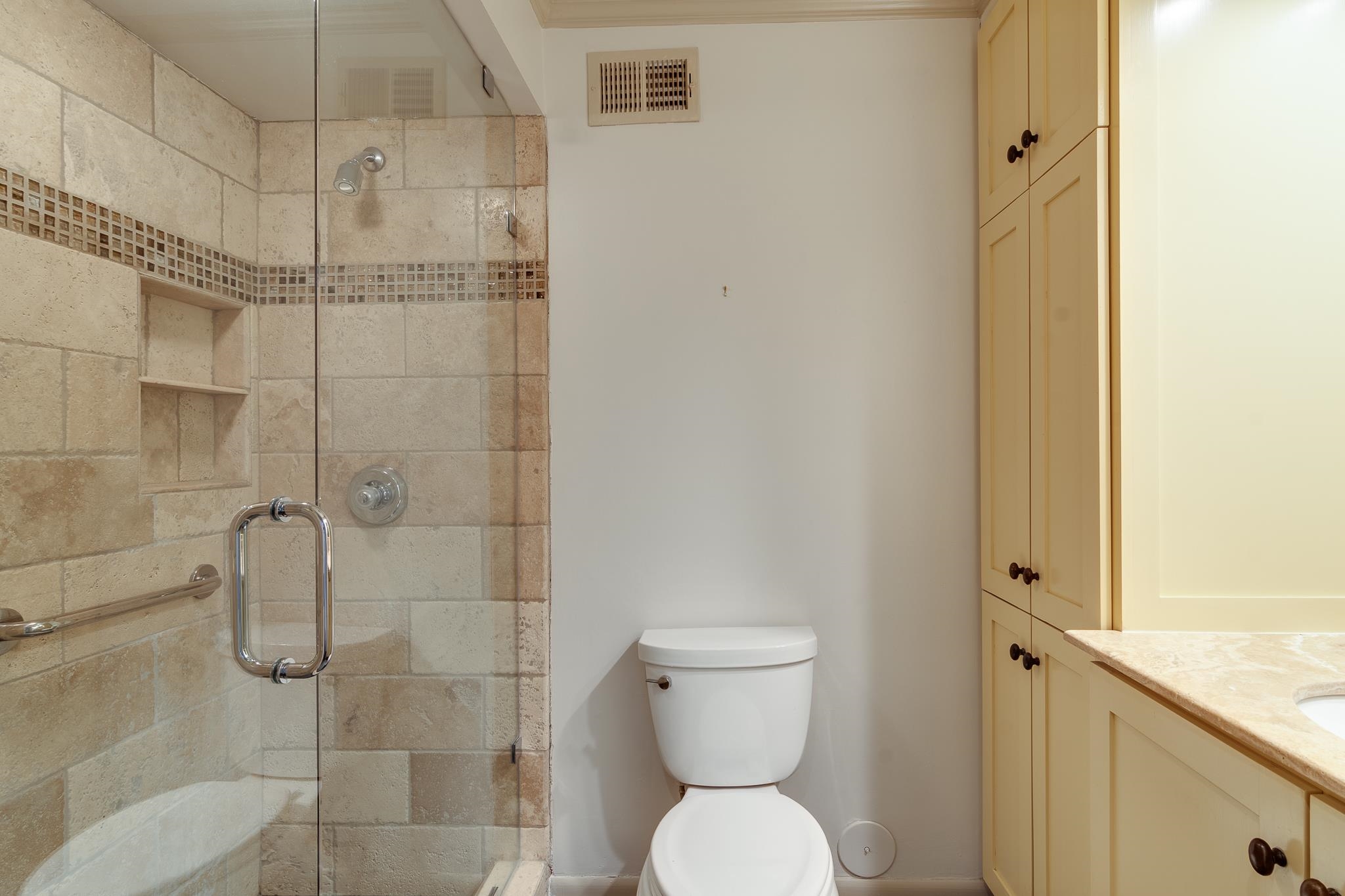 335 RIVERBLUFF PL Unit: 1