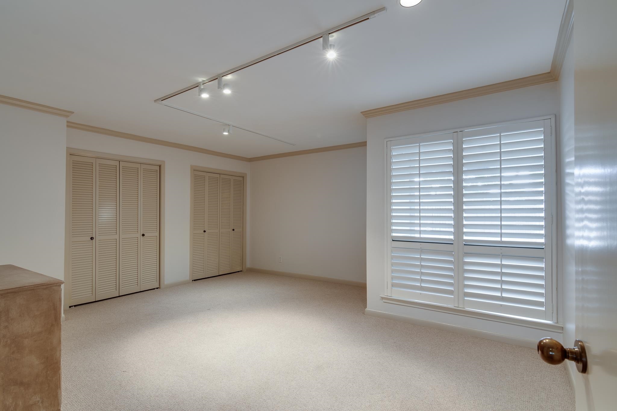 335 RIVERBLUFF PL Unit: 1