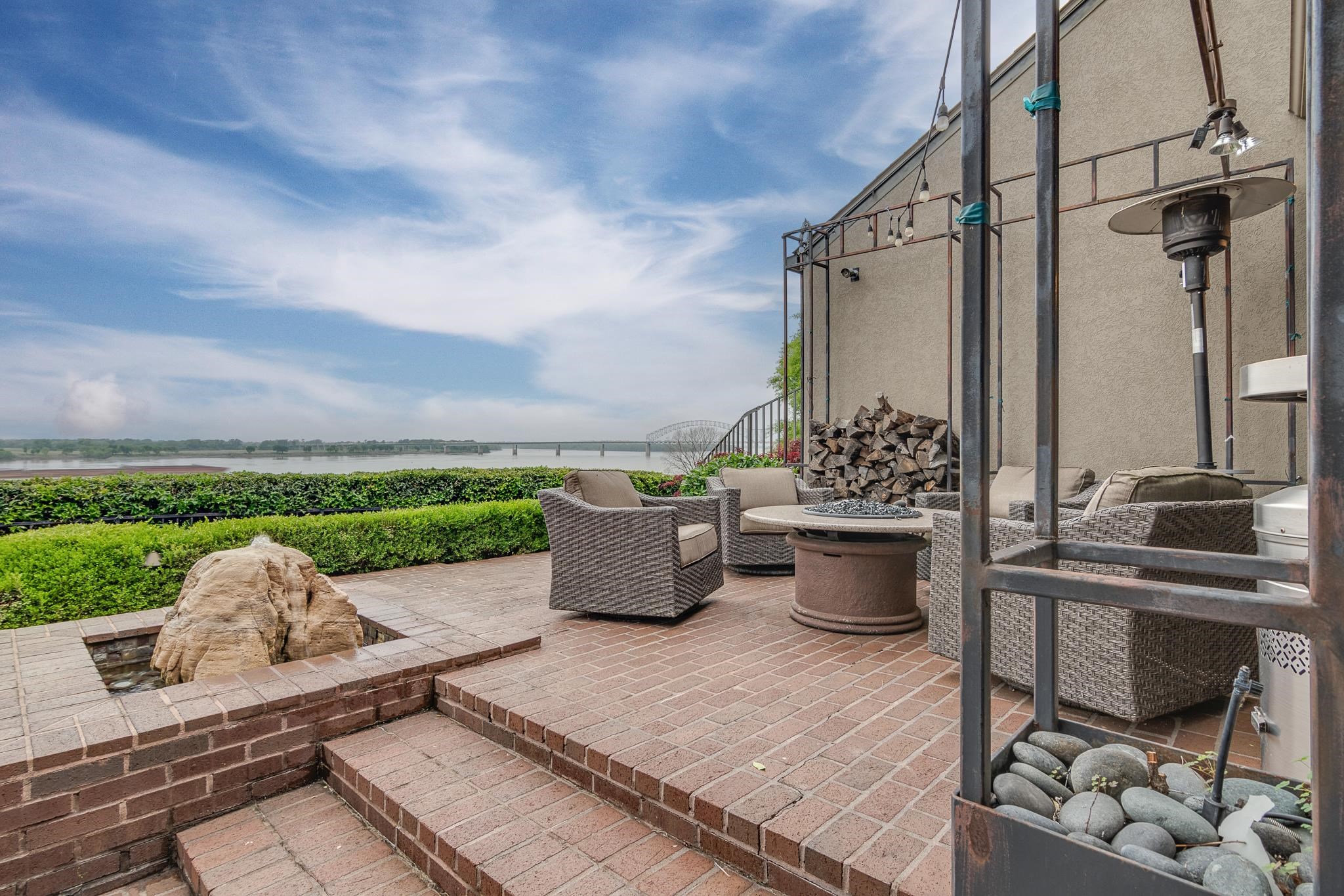 335 RIVERBLUFF PL Unit: 1