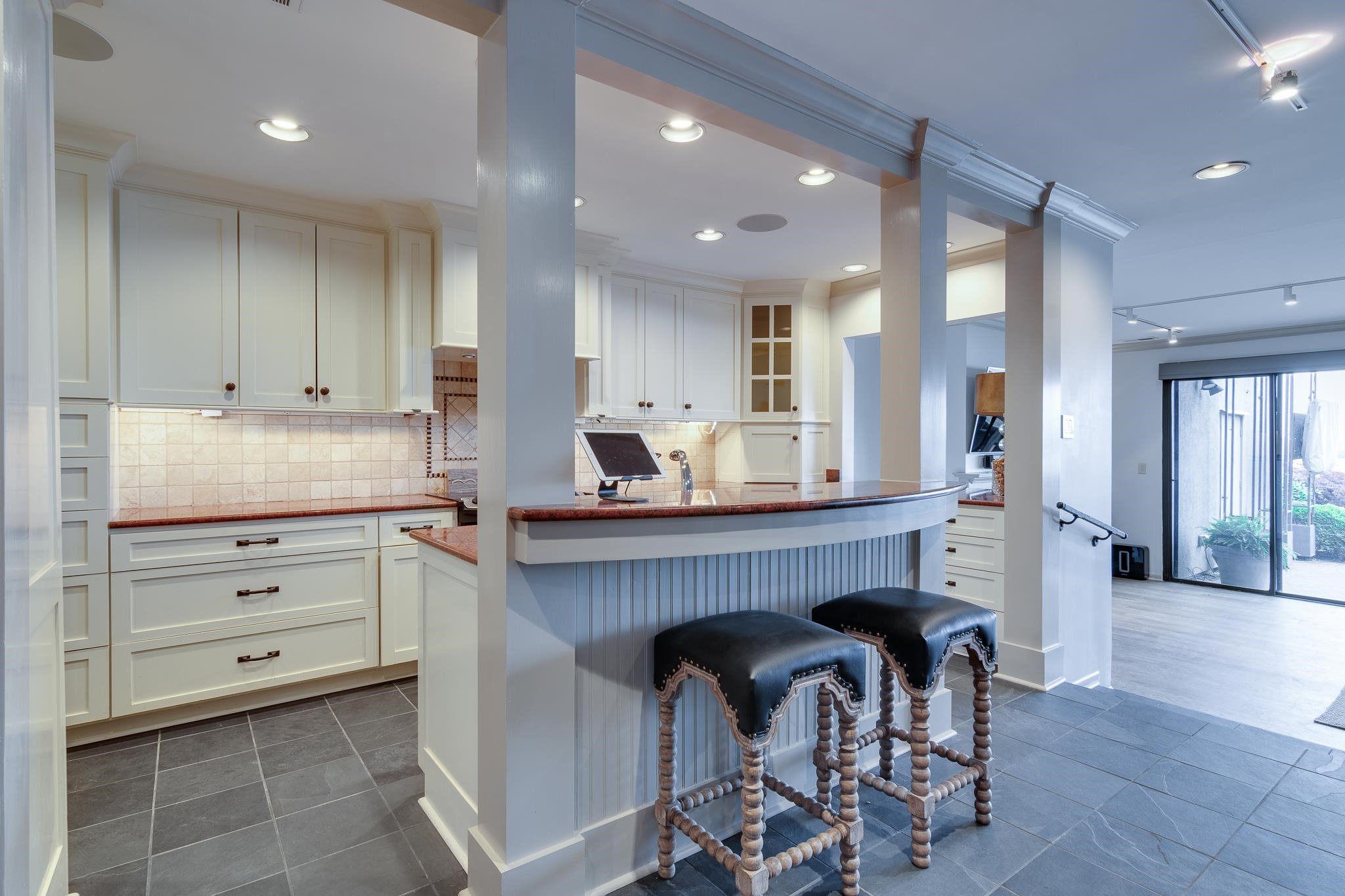 335 RIVERBLUFF PL Unit: 1