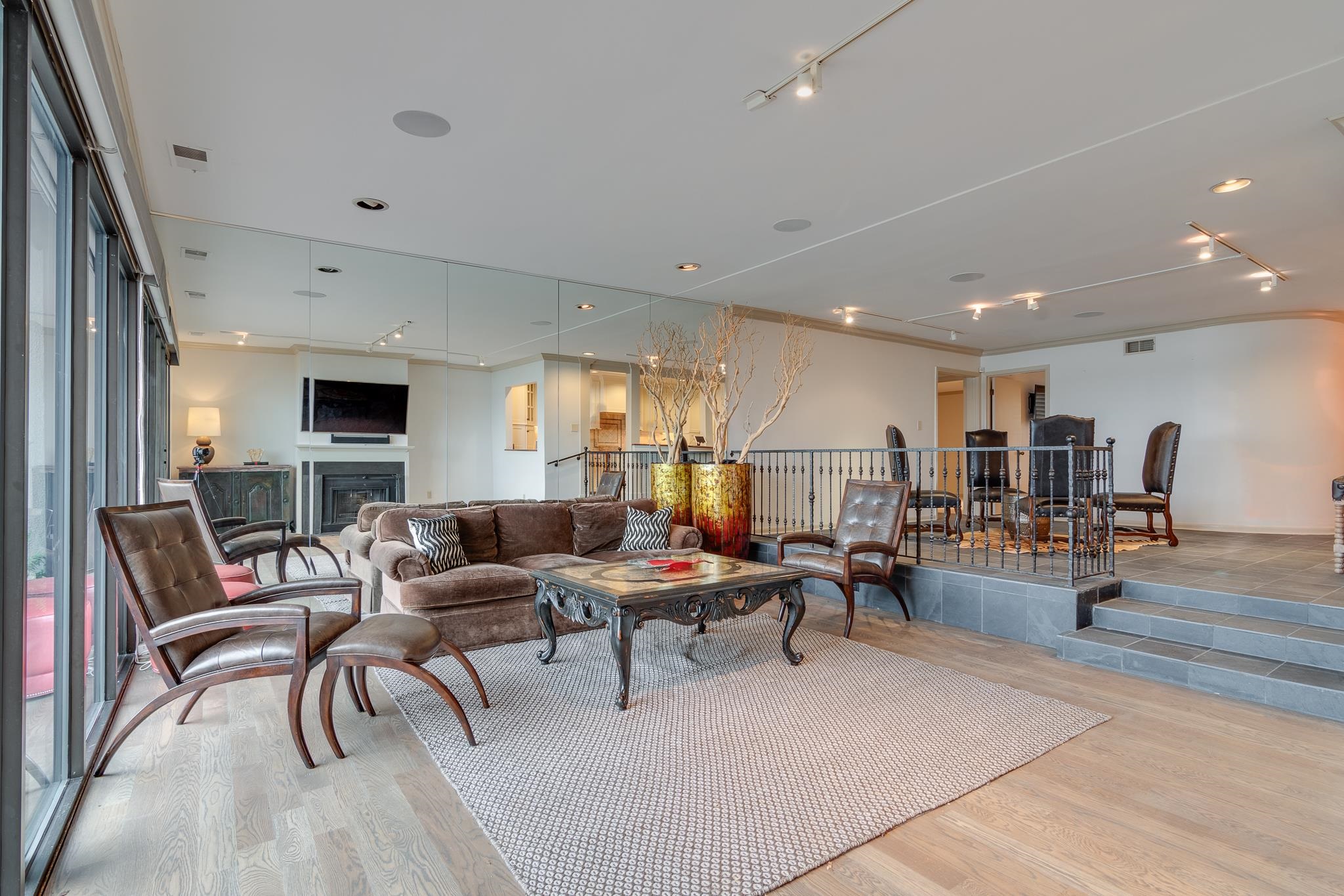 335 RIVERBLUFF PL Unit: 1