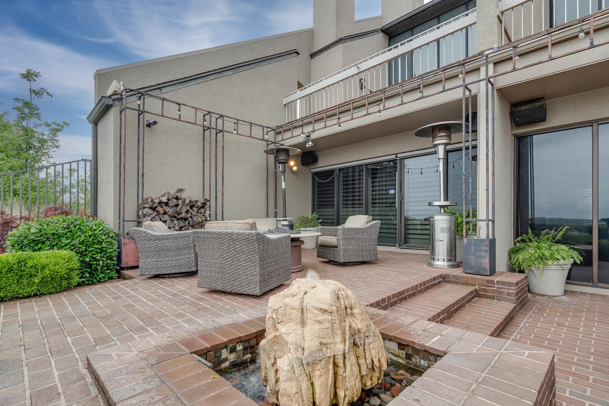 335 RIVERBLUFF PL Unit: 1