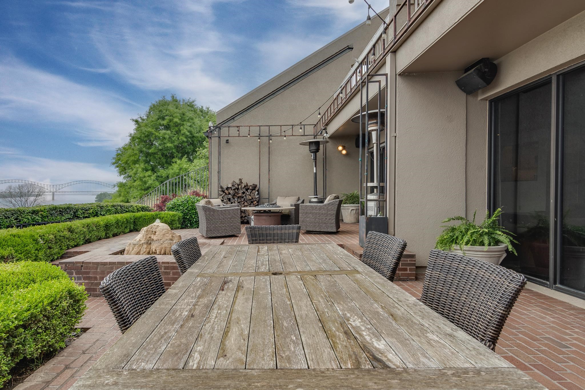 335 RIVERBLUFF PL Unit: 1