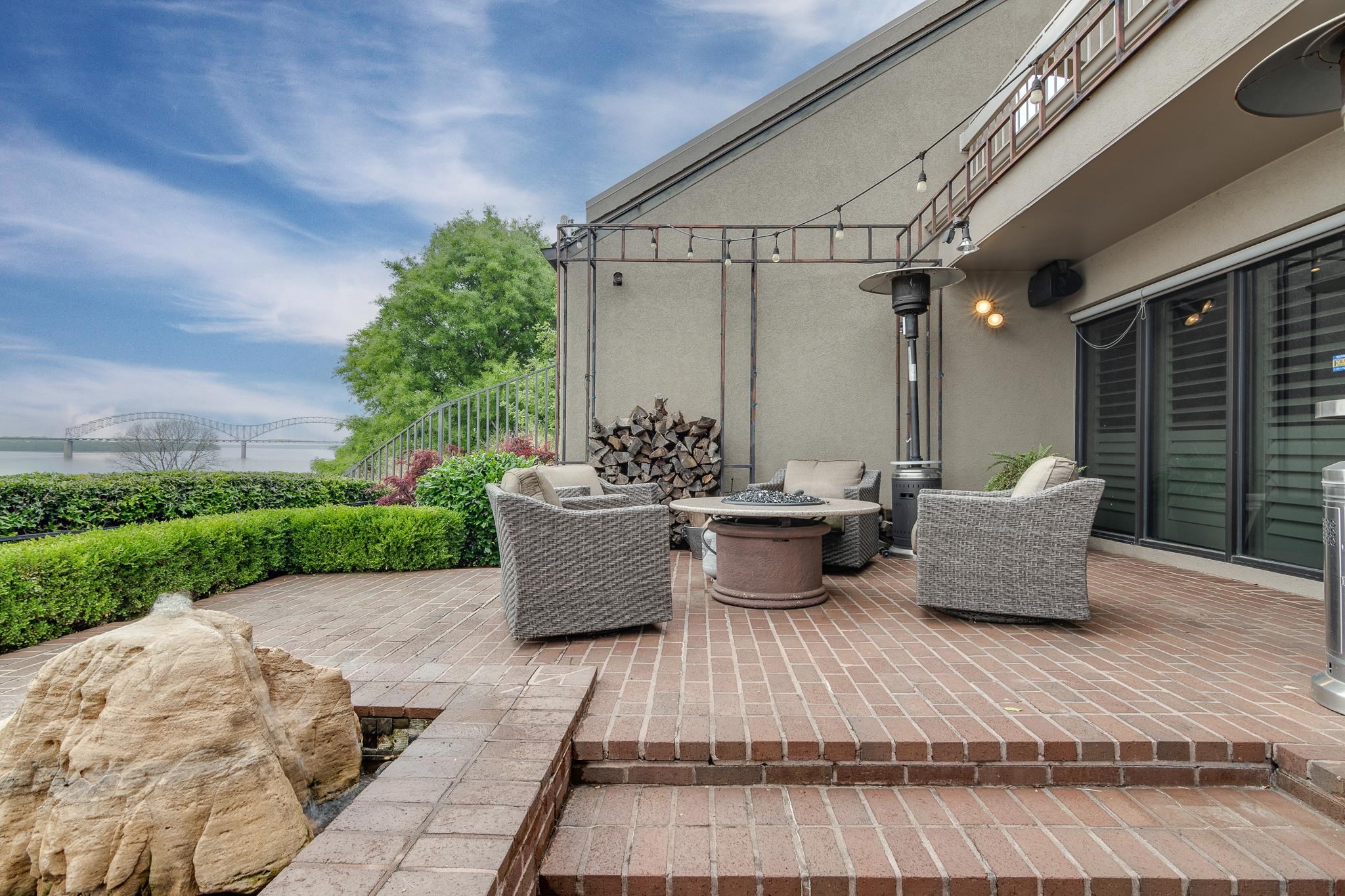 335 RIVERBLUFF PL Unit: 1