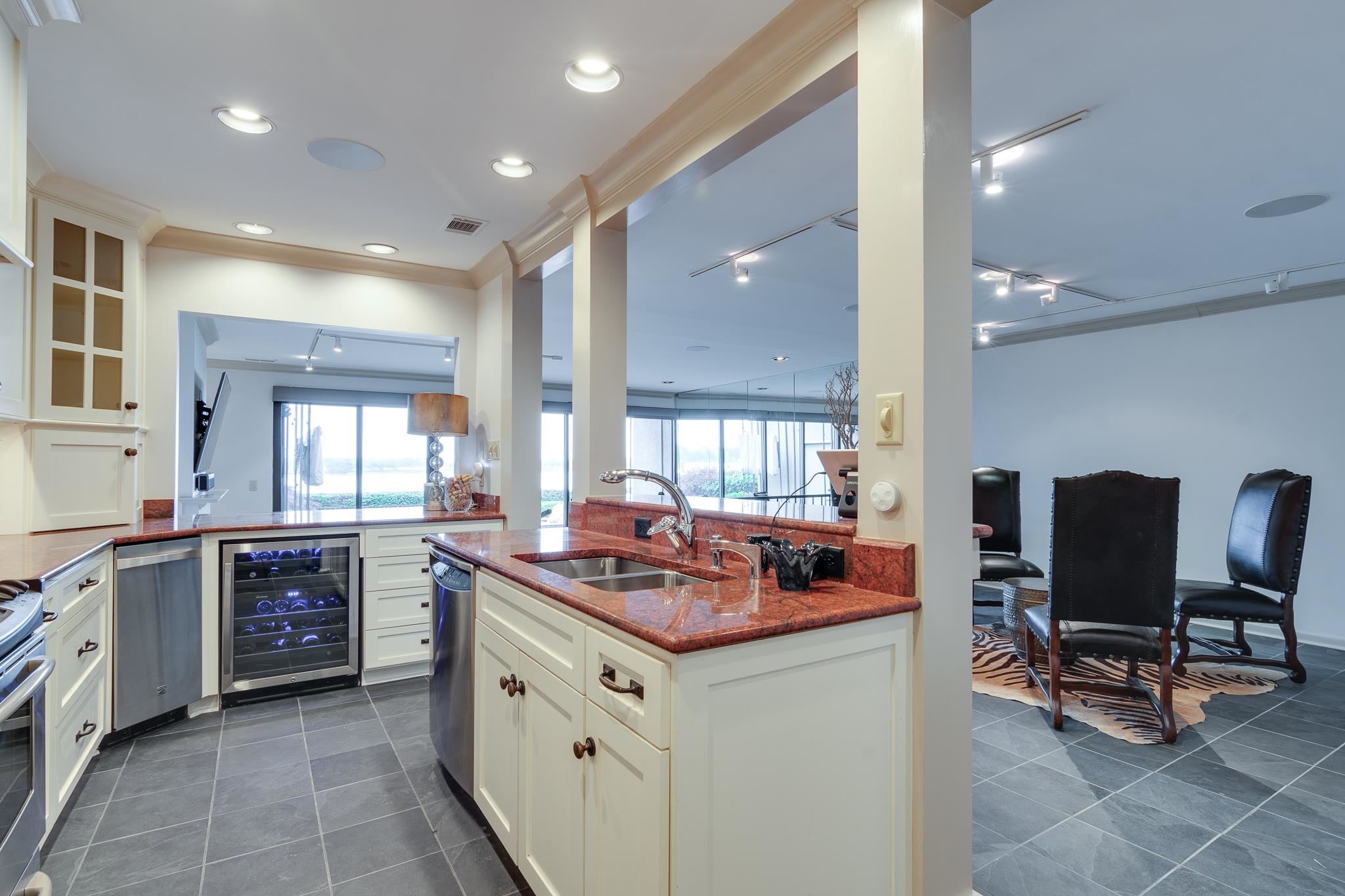 335 RIVERBLUFF PL Unit: 1