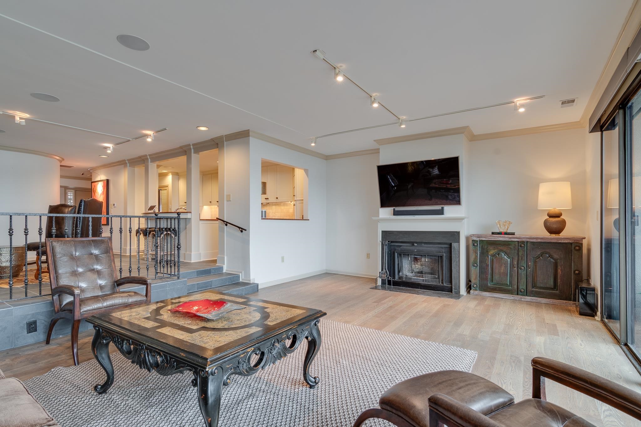 335 RIVERBLUFF PL Unit: 1