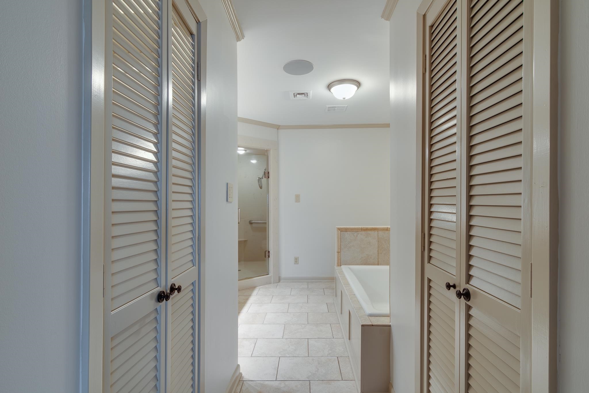 335 RIVERBLUFF PL Unit: 1