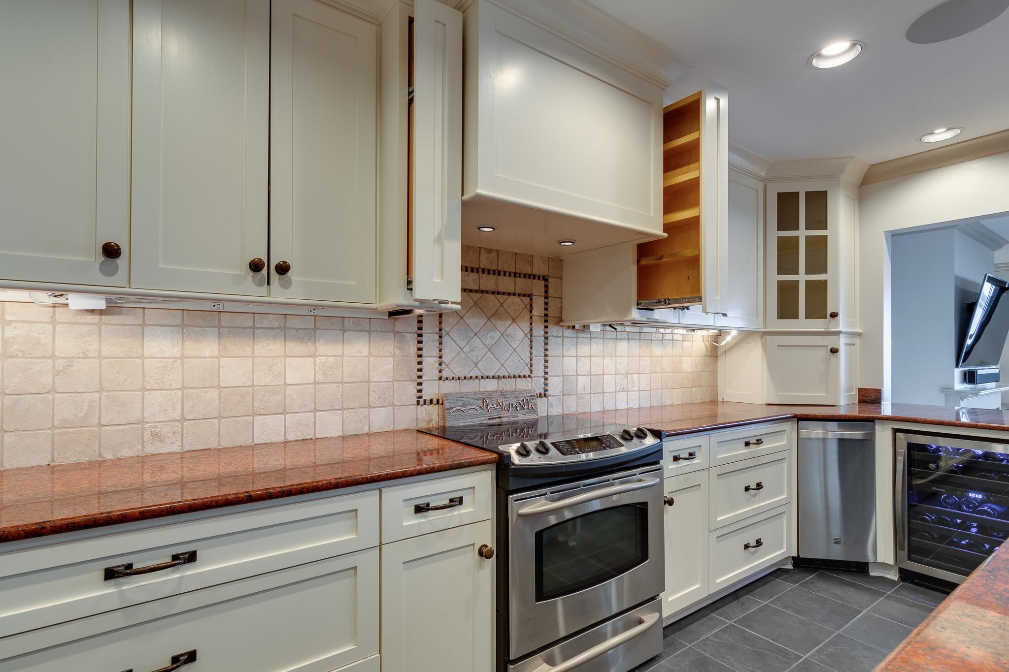 335 RIVERBLUFF PL Unit: 1