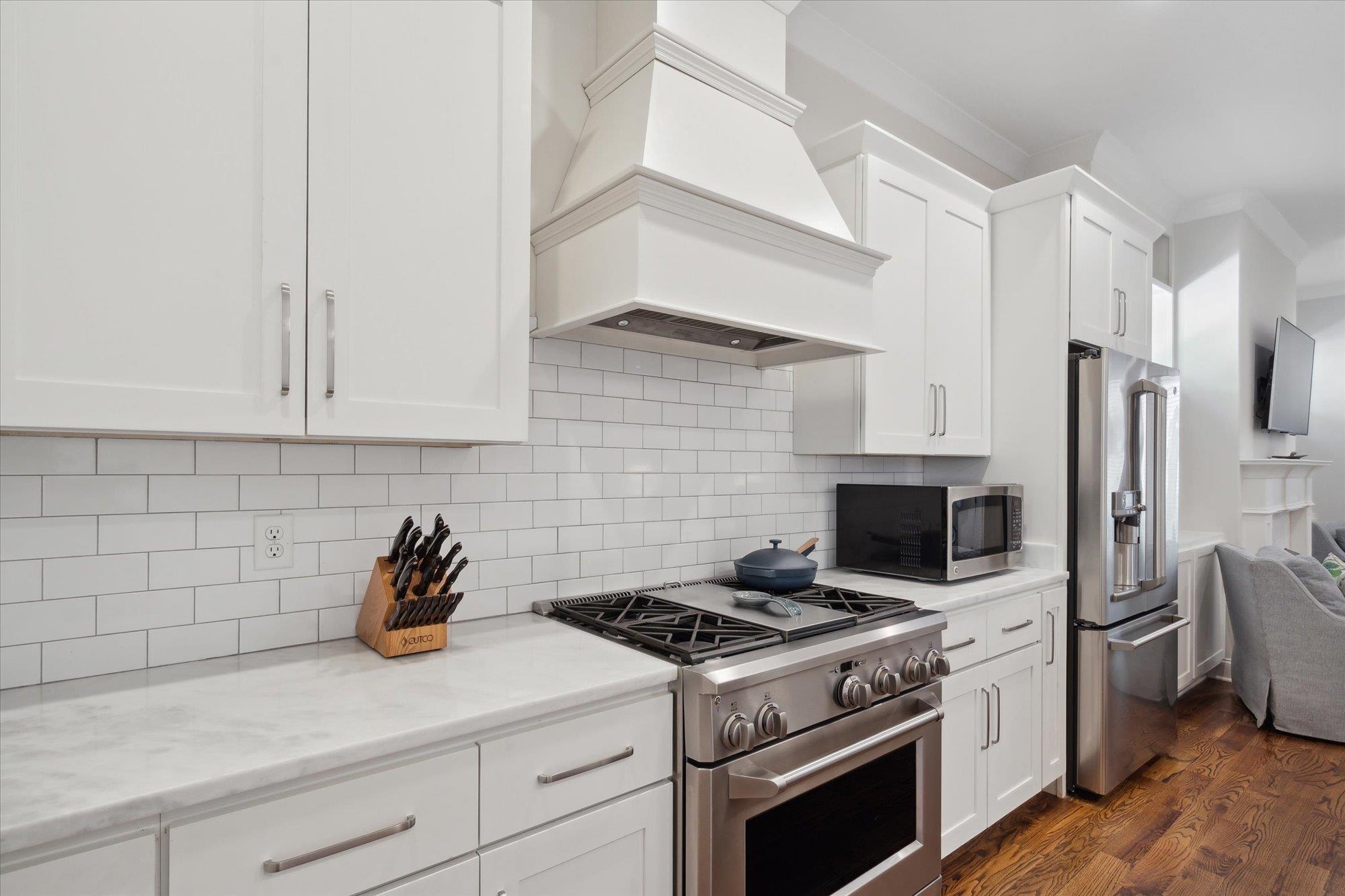 3588 HIGHLAND PARK PL