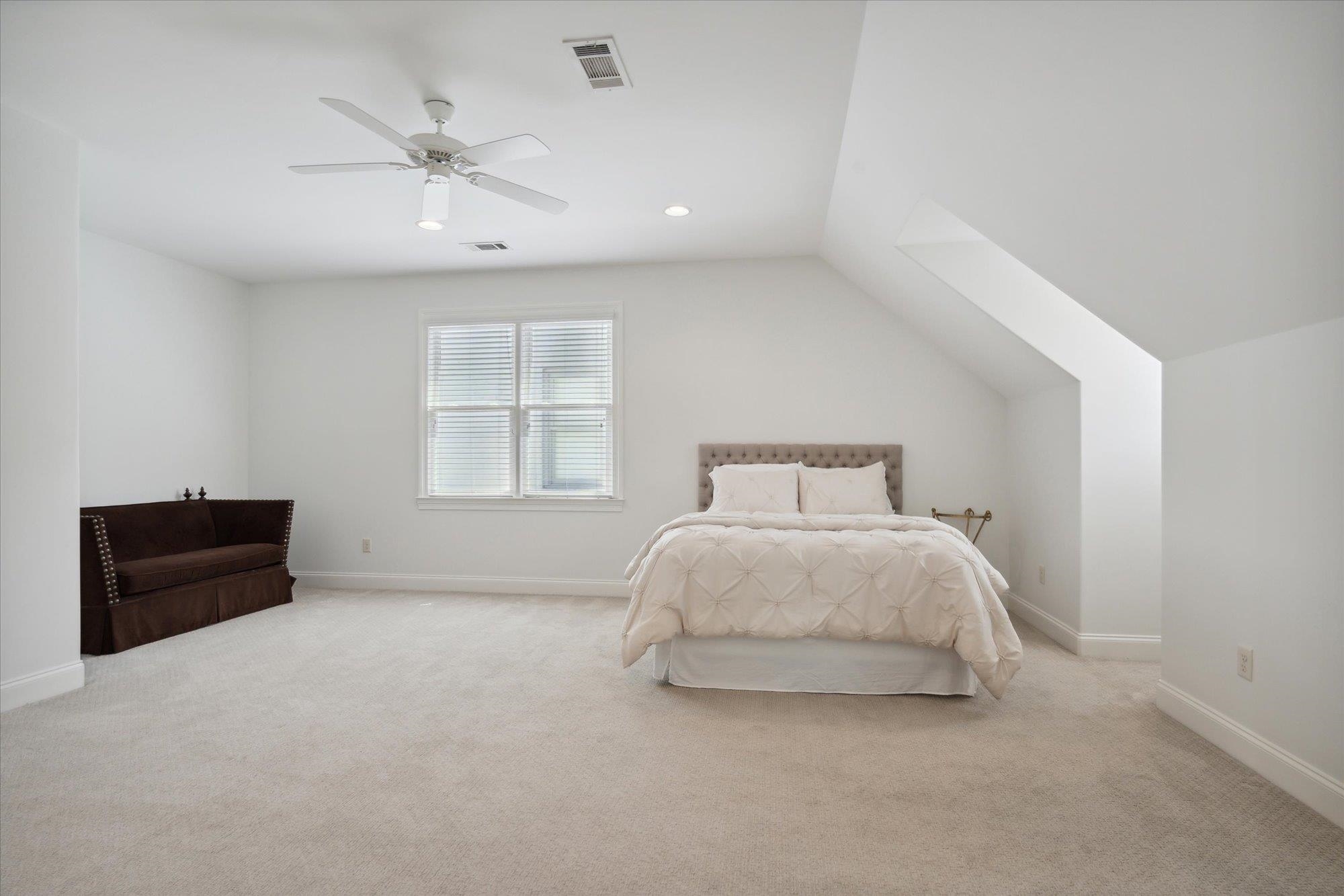 3588 HIGHLAND PARK PL