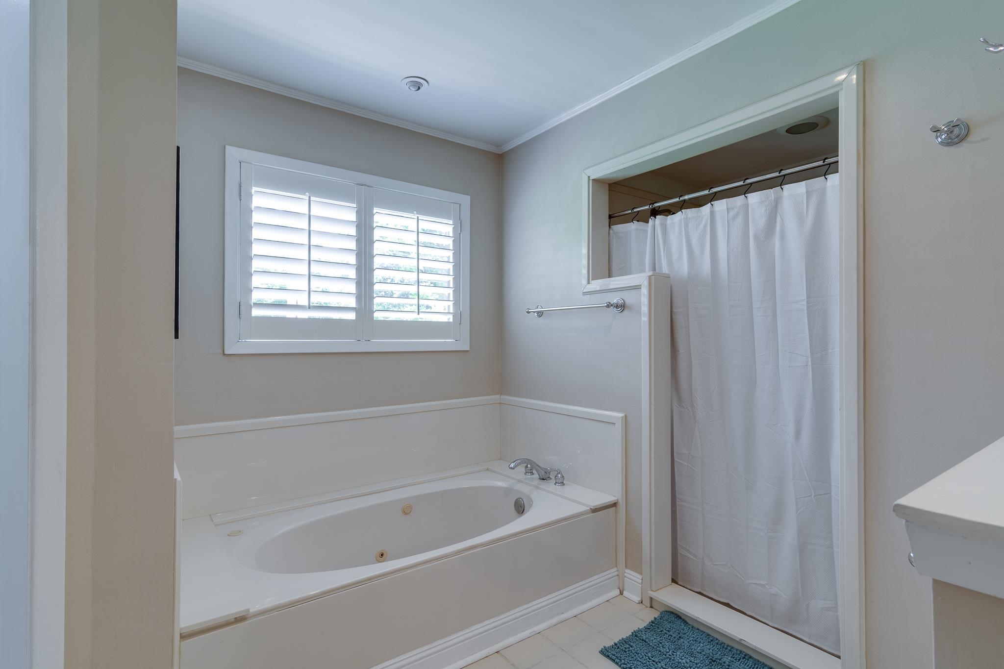 4288 CHARLESWOOD AVE