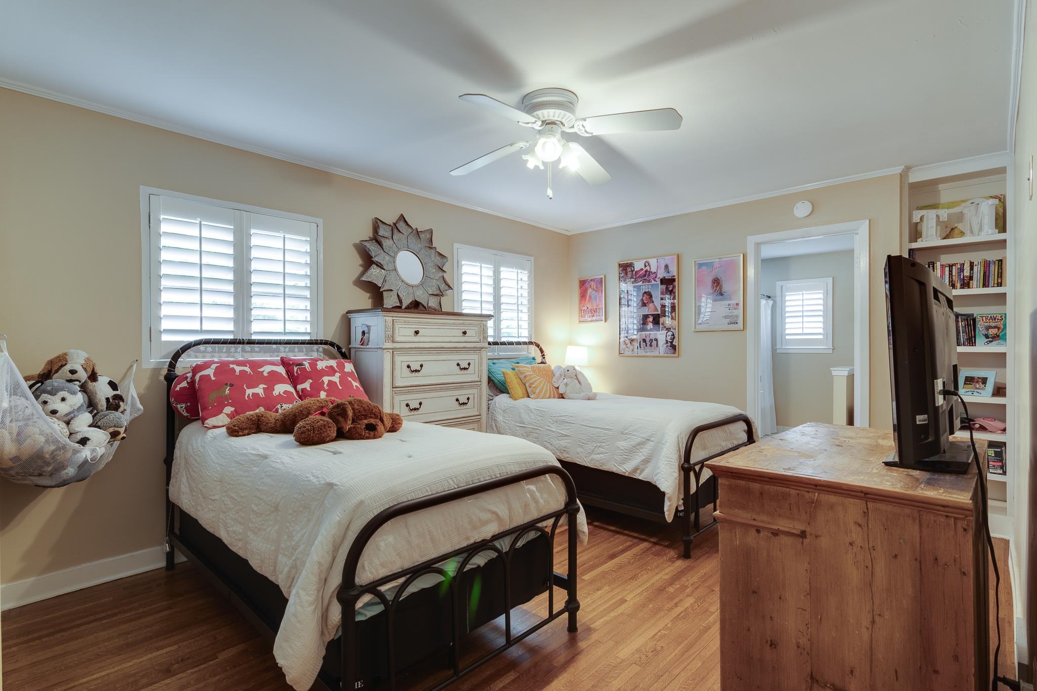 4288 CHARLESWOOD AVE