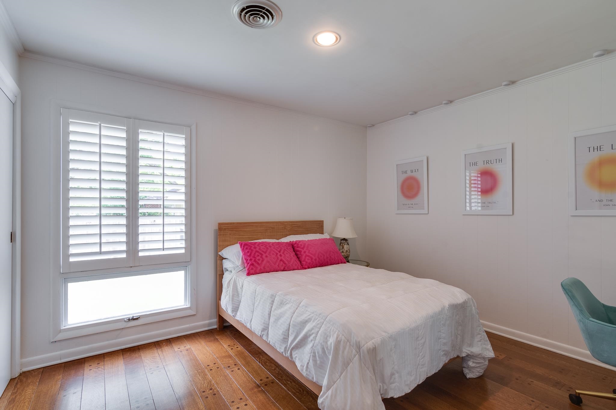 4288 CHARLESWOOD AVE