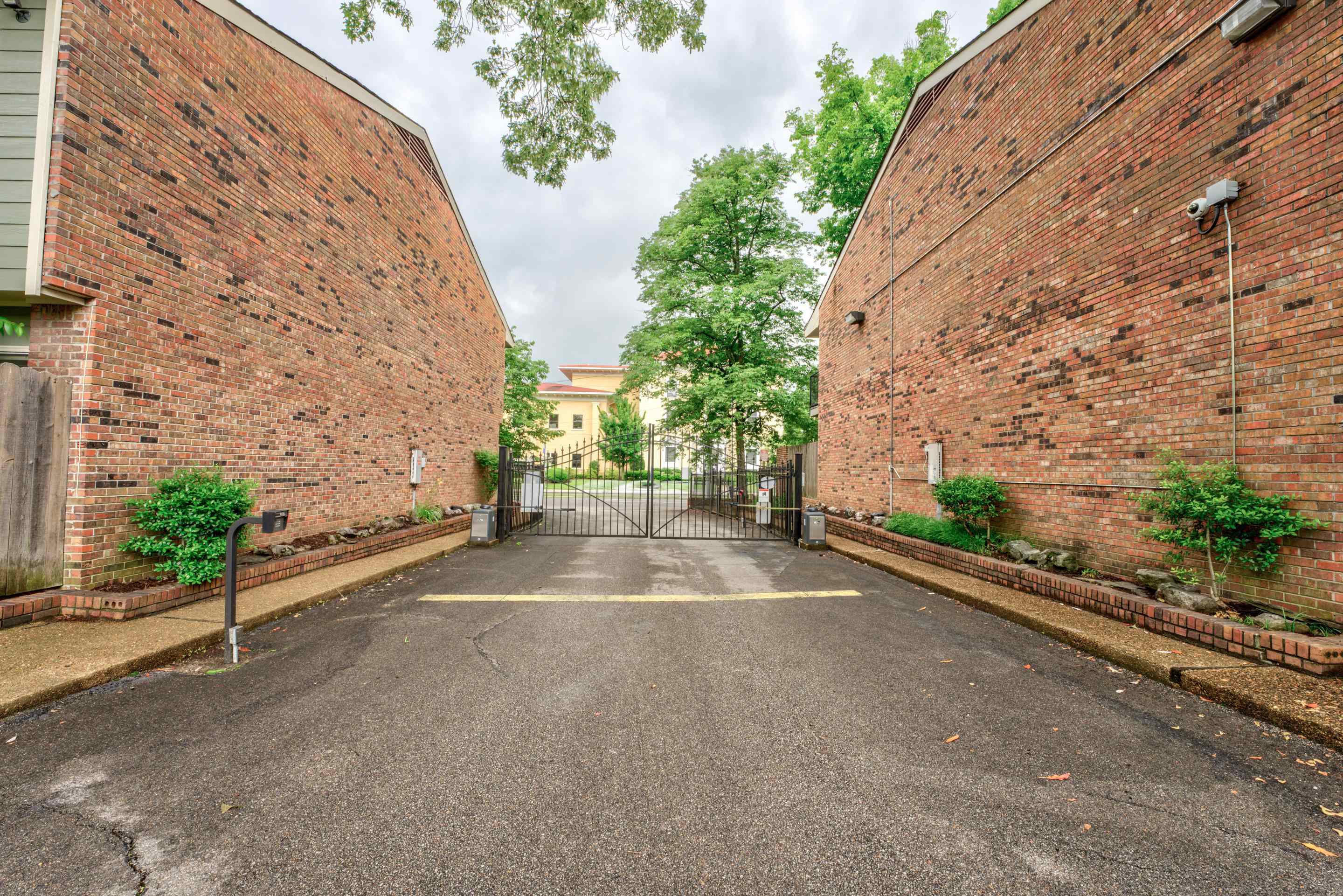 1683 REGENTS PARK DR Unit: A