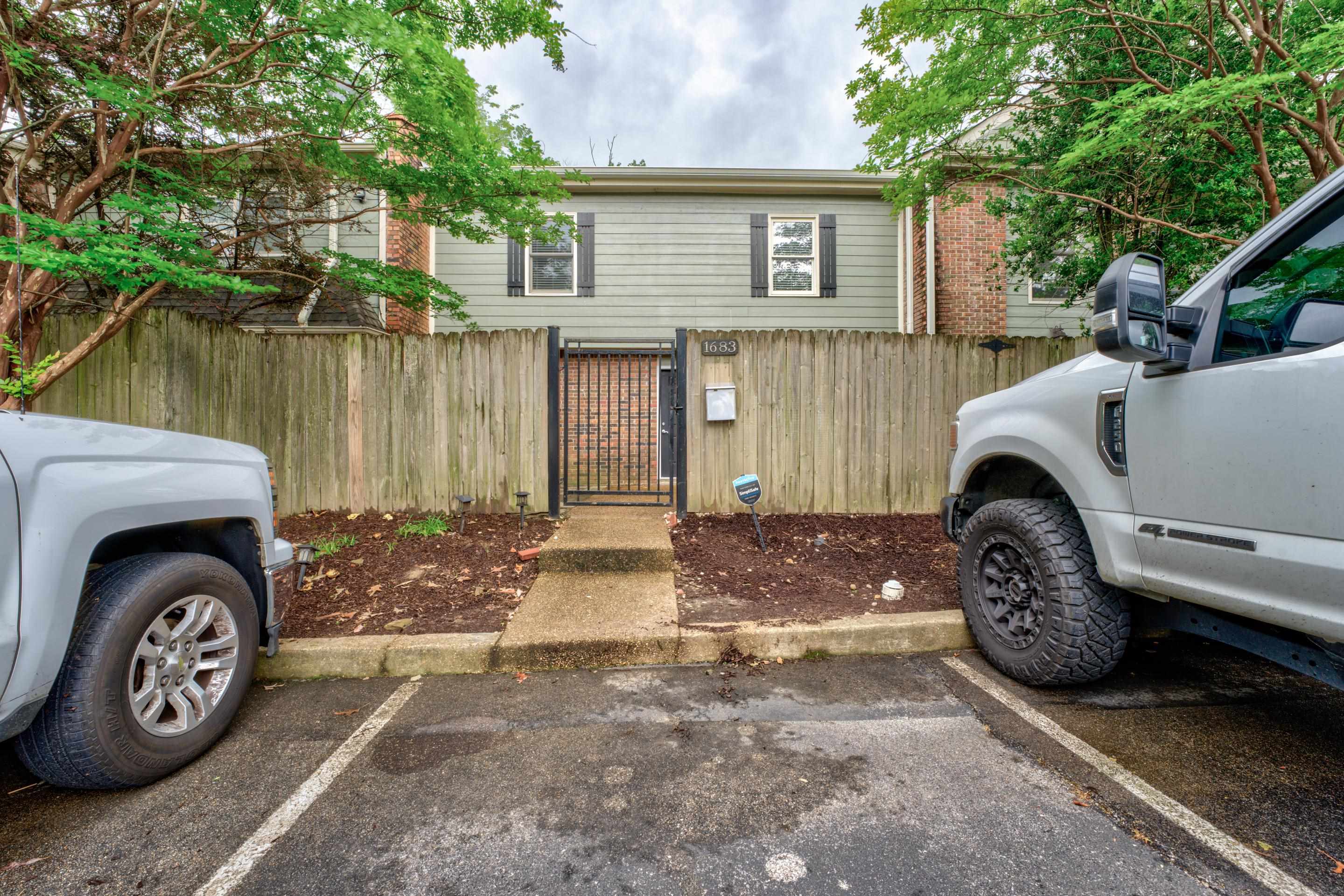 1683 REGENTS PARK DR Unit: A