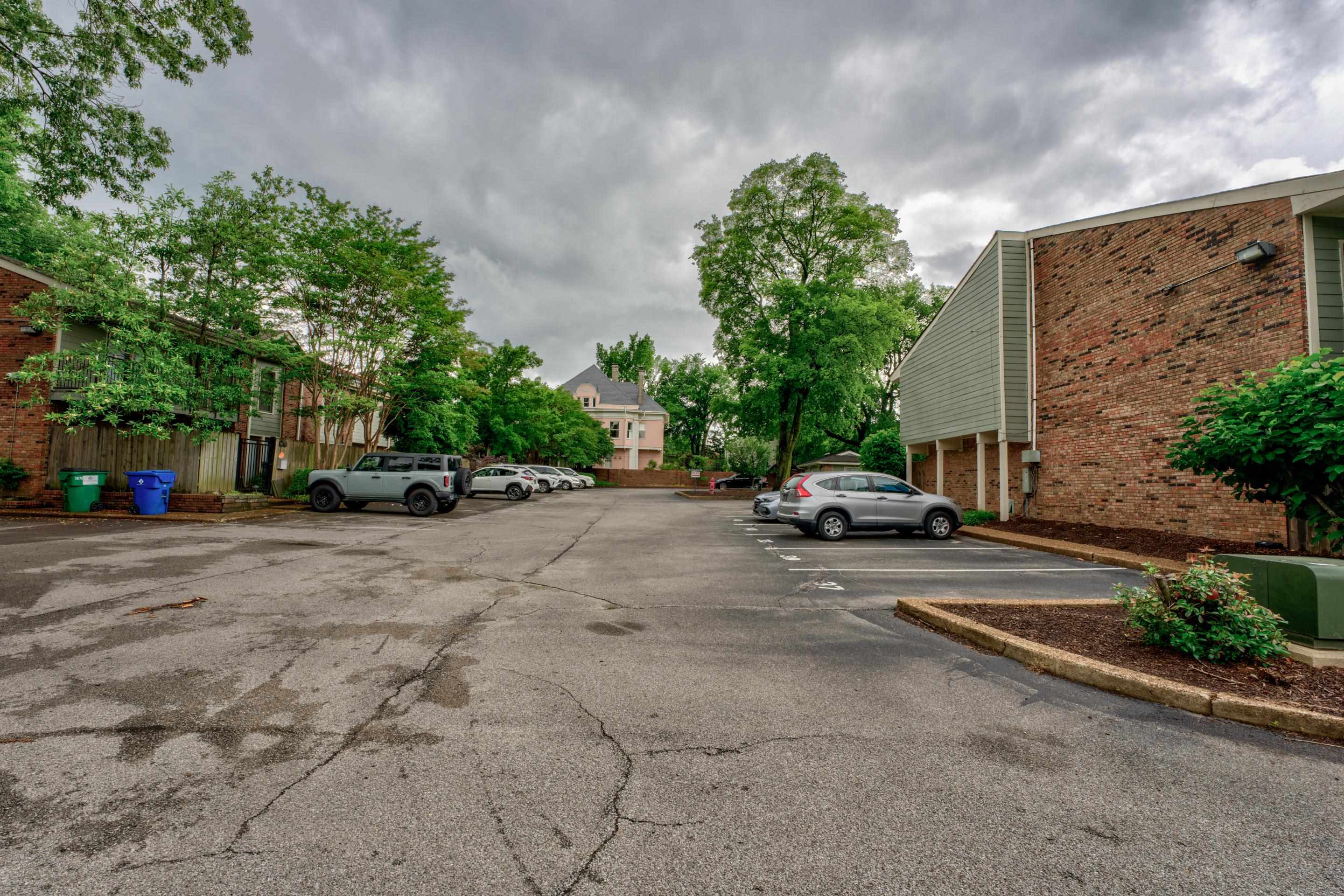 1683 REGENTS PARK DR Unit: A