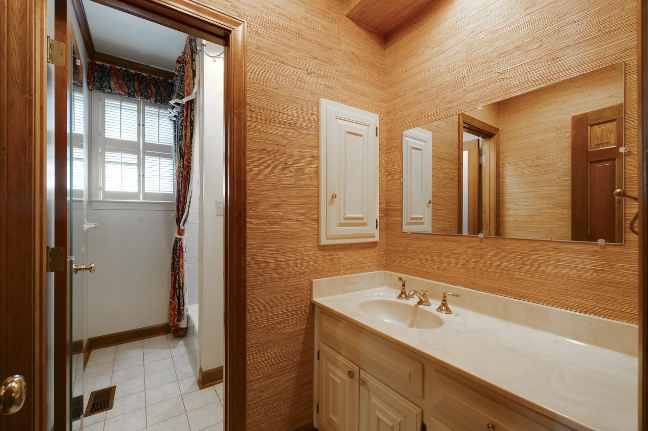 9 WALNUT GROVE CT