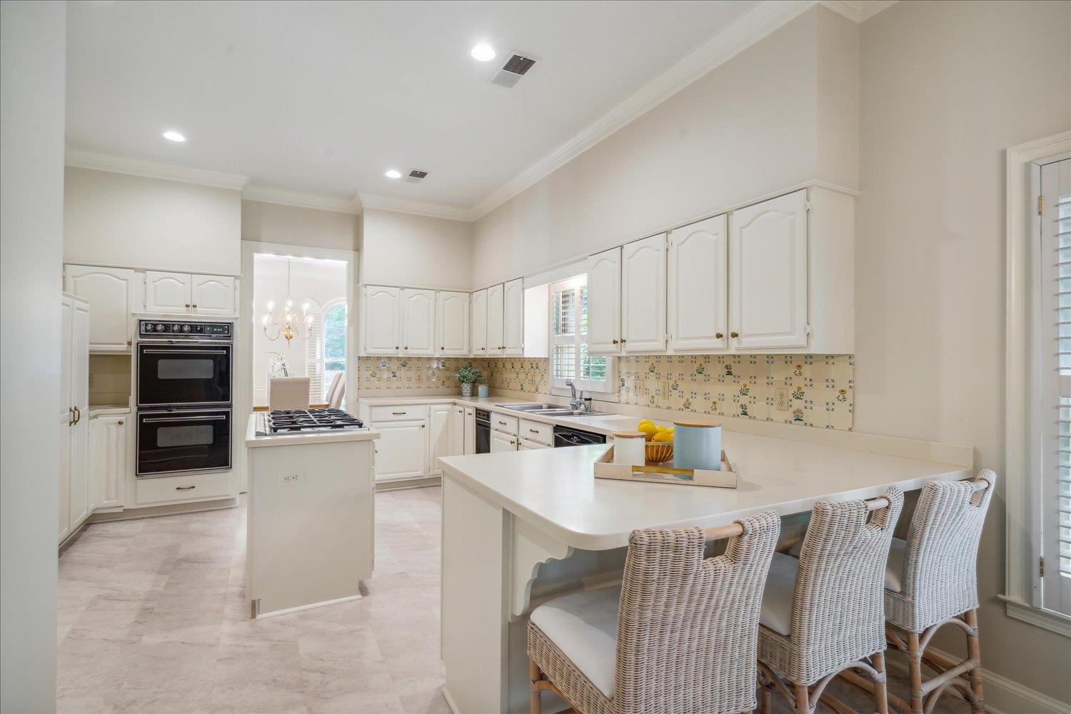 399 COLONIAL RD