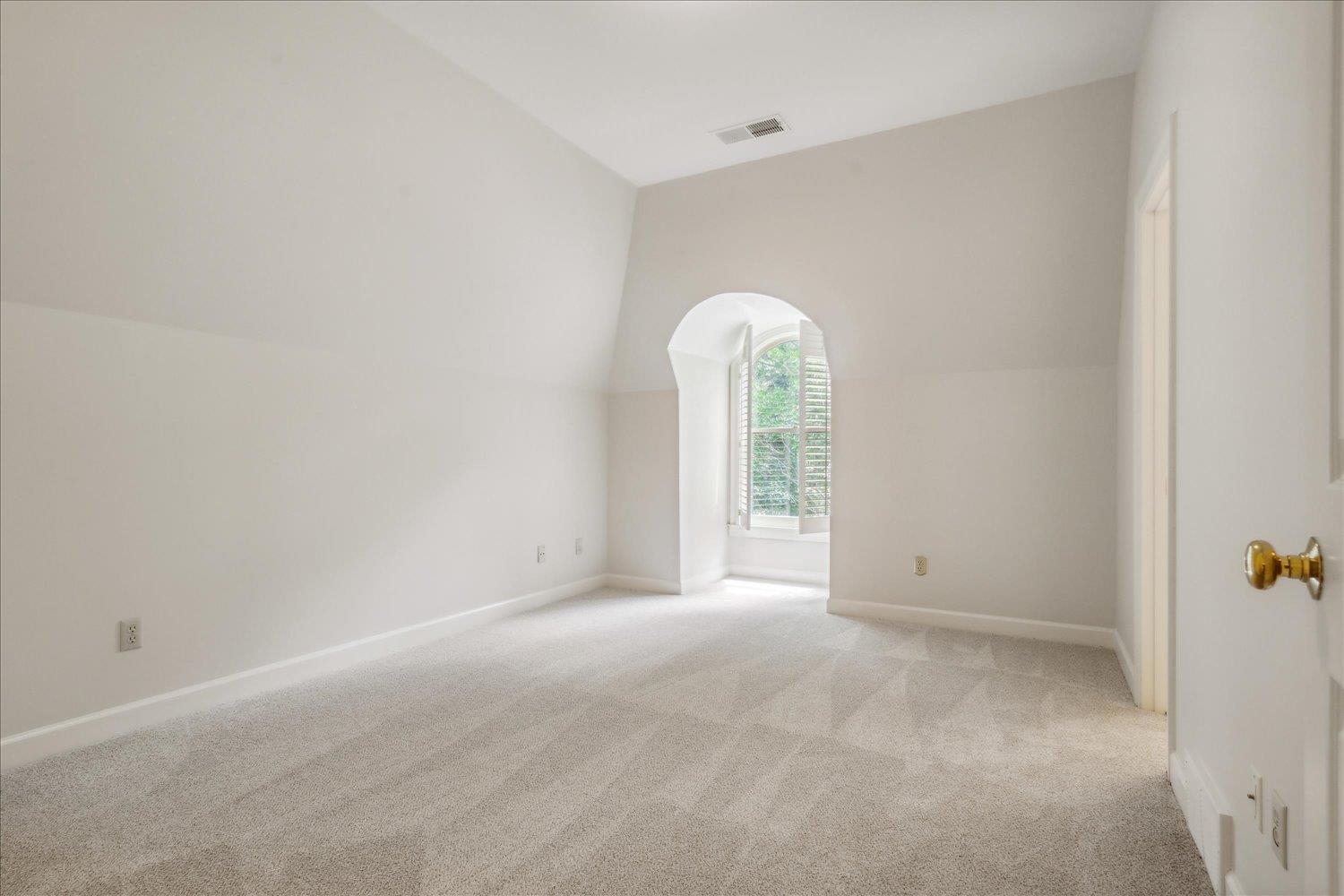 399 COLONIAL RD