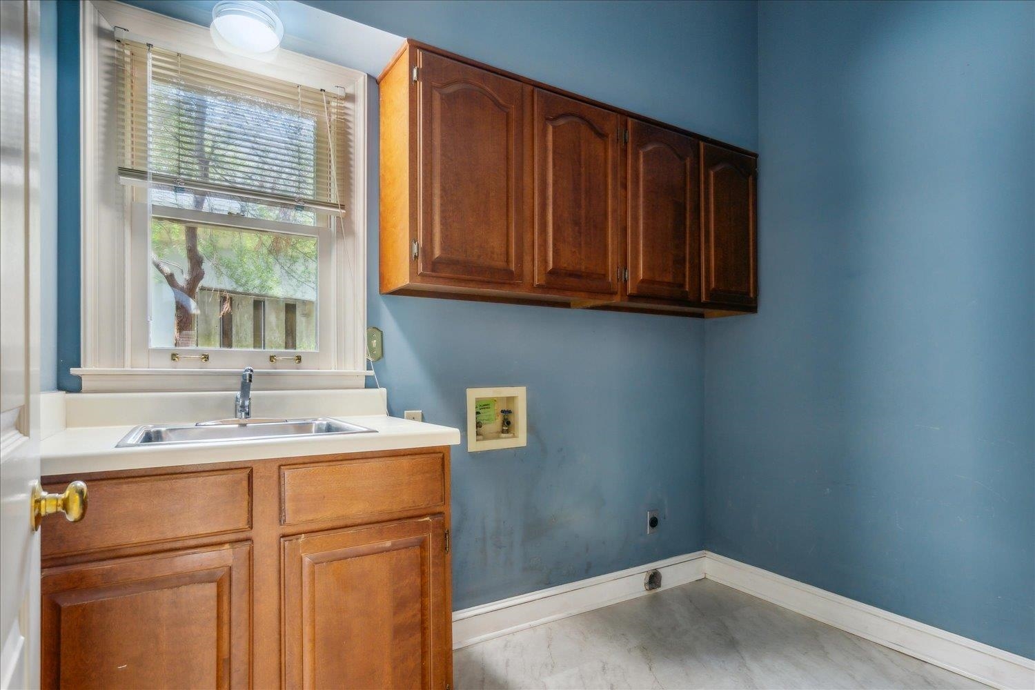 399 COLONIAL RD