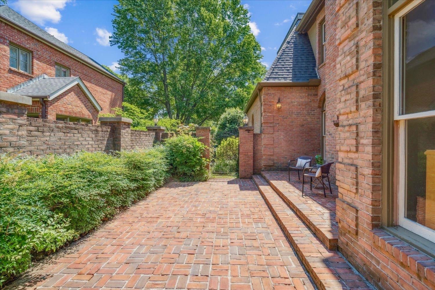 399 COLONIAL RD