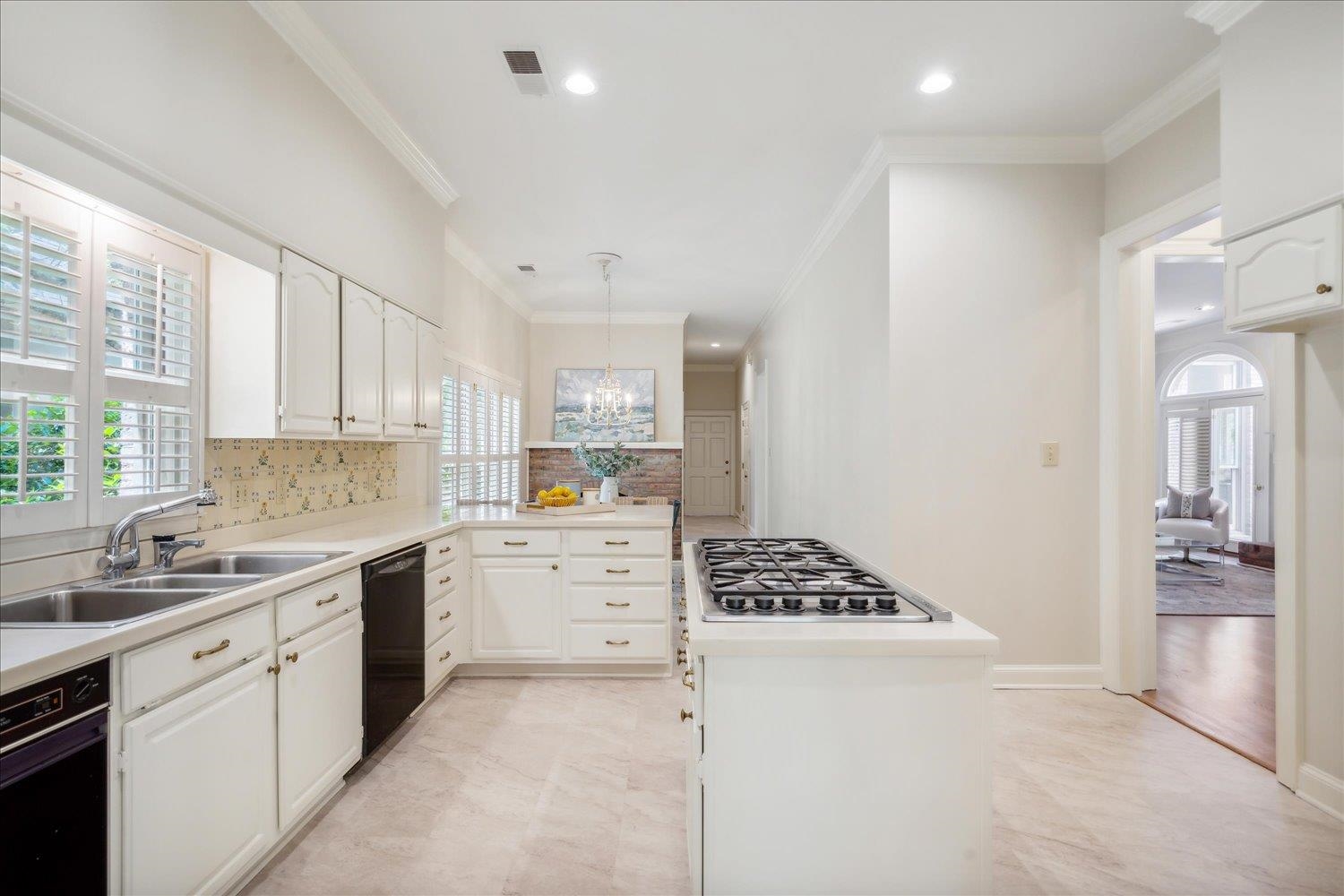 399 COLONIAL RD