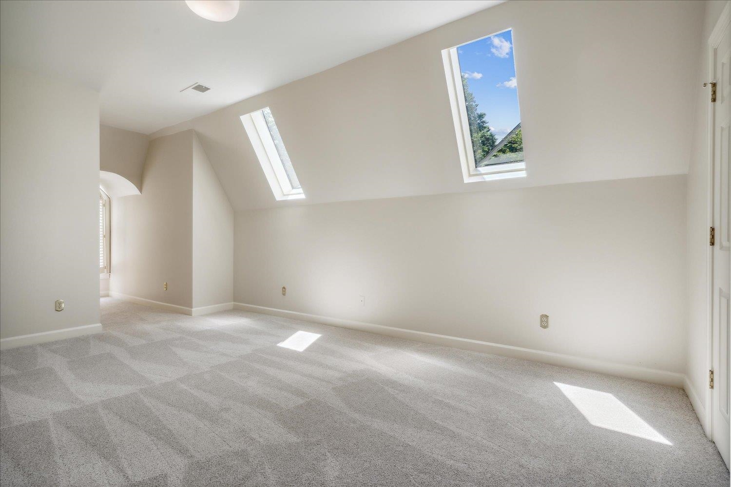 399 COLONIAL RD