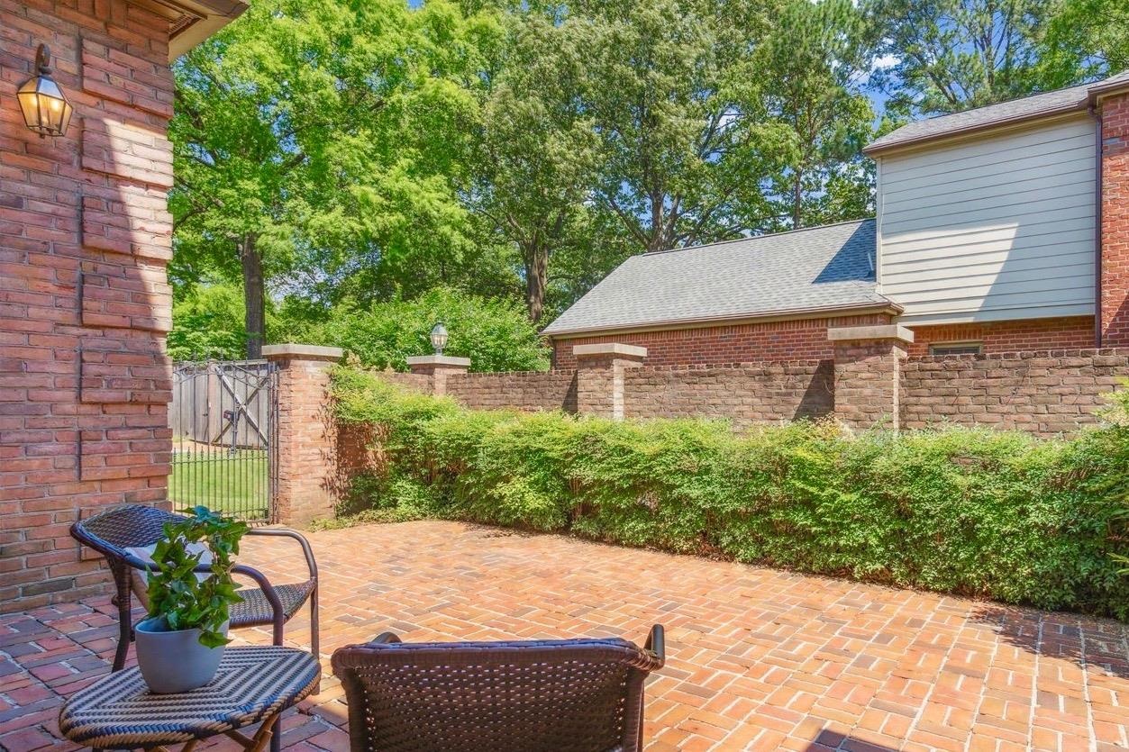 399 COLONIAL RD
