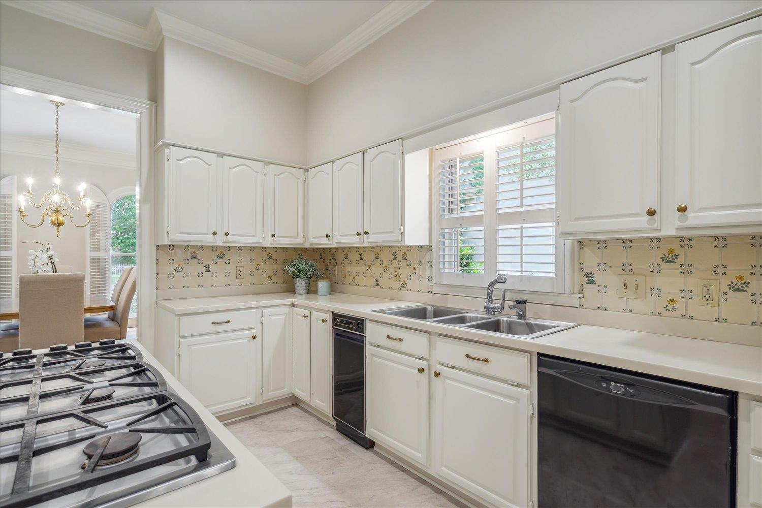 399 COLONIAL RD