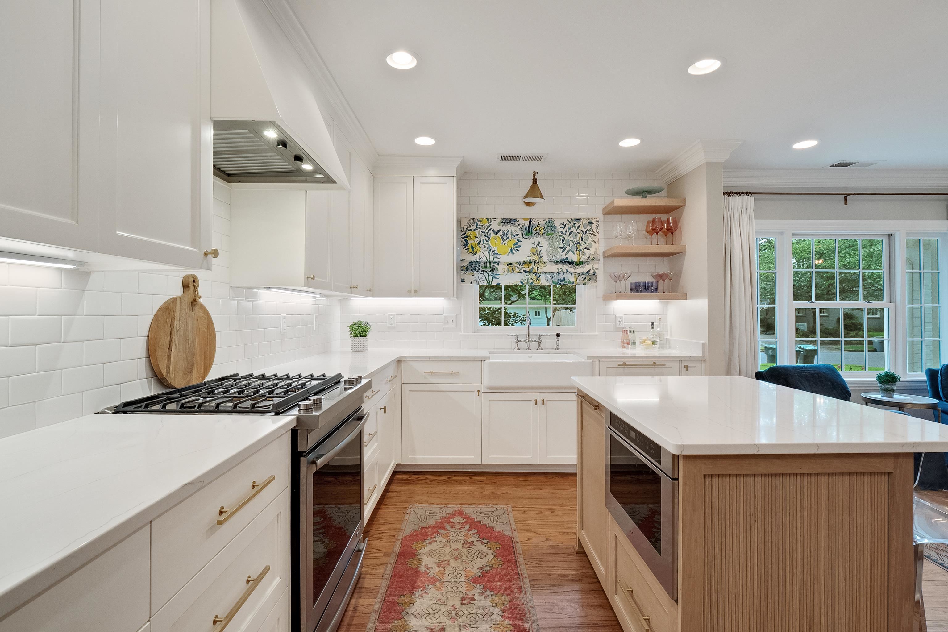 3707 WOODLAND DR
