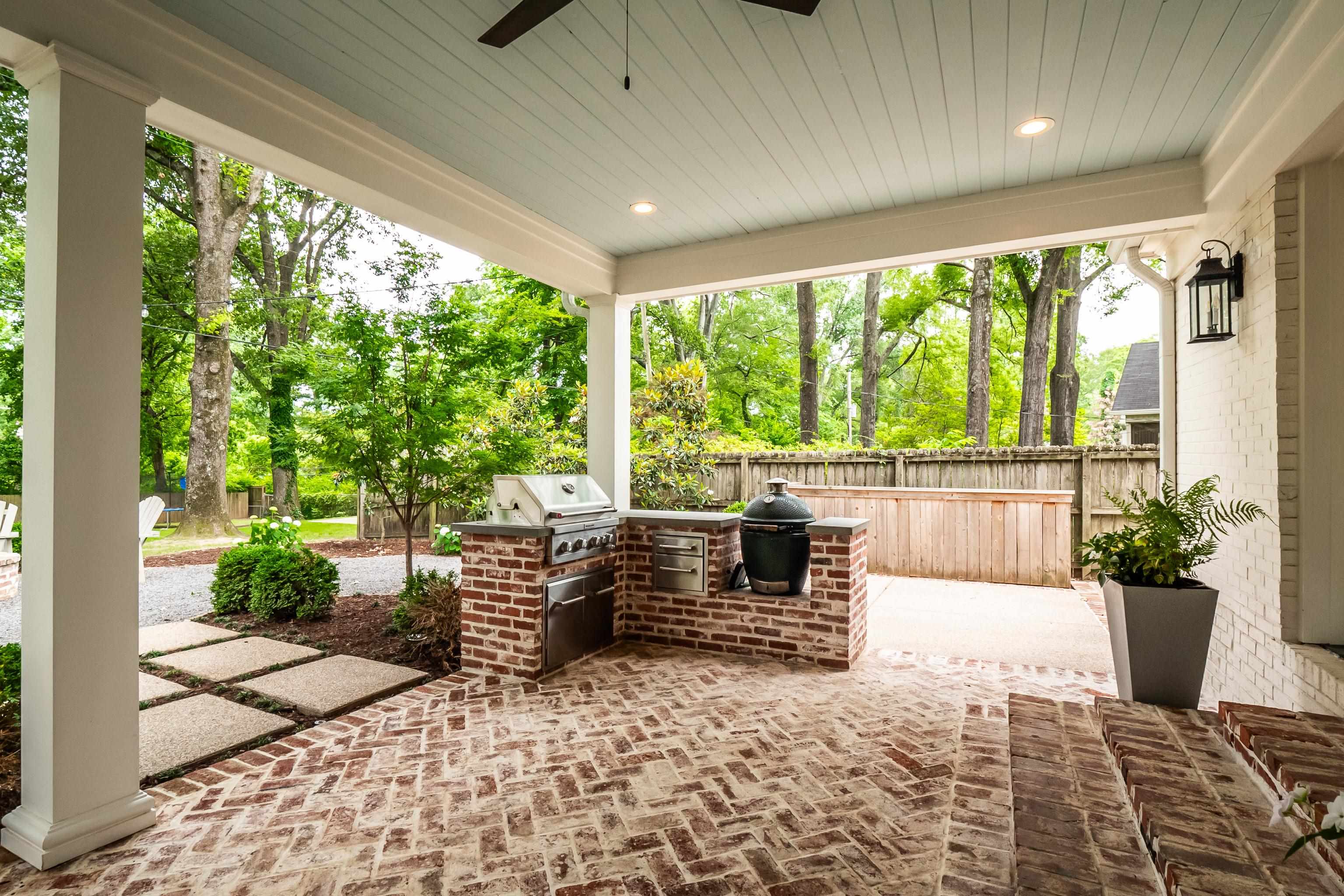 3707 WOODLAND DR